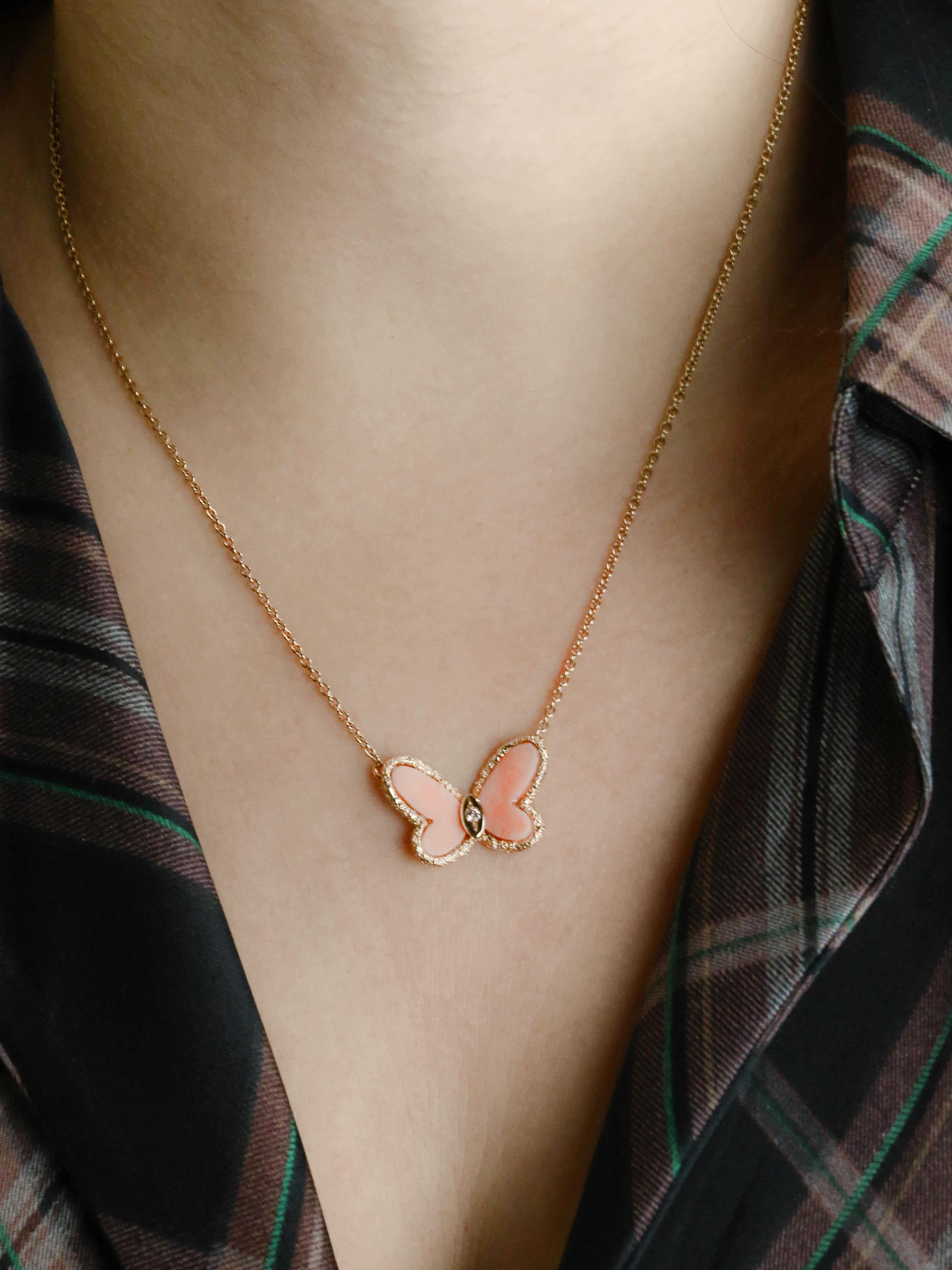 VAN CLEEF & ARPELS Collier Alhambra Papillon Corail - 1976