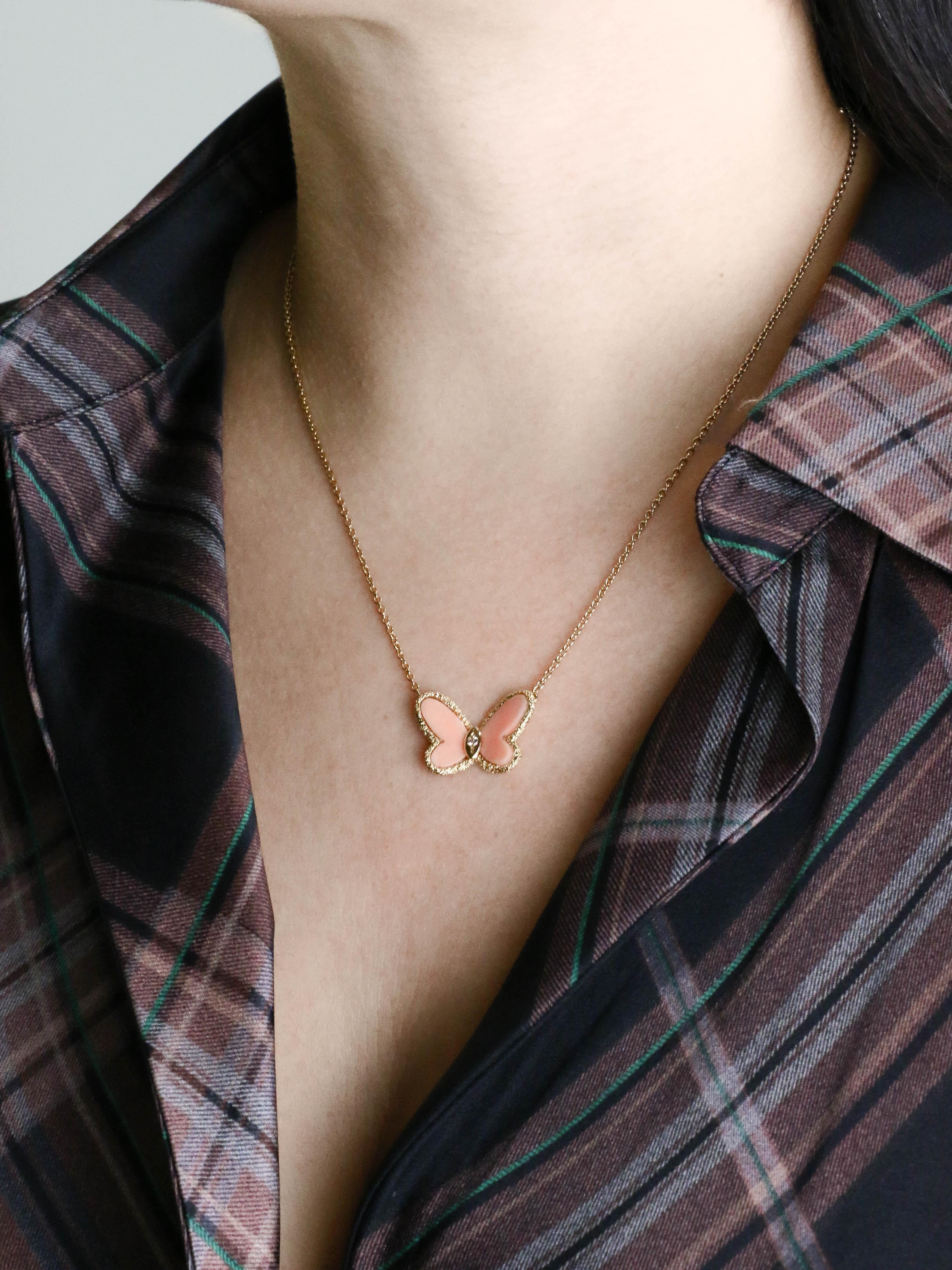 VAN CLEEF & ARPELS Collier Alhambra Papillon Corail - 1976