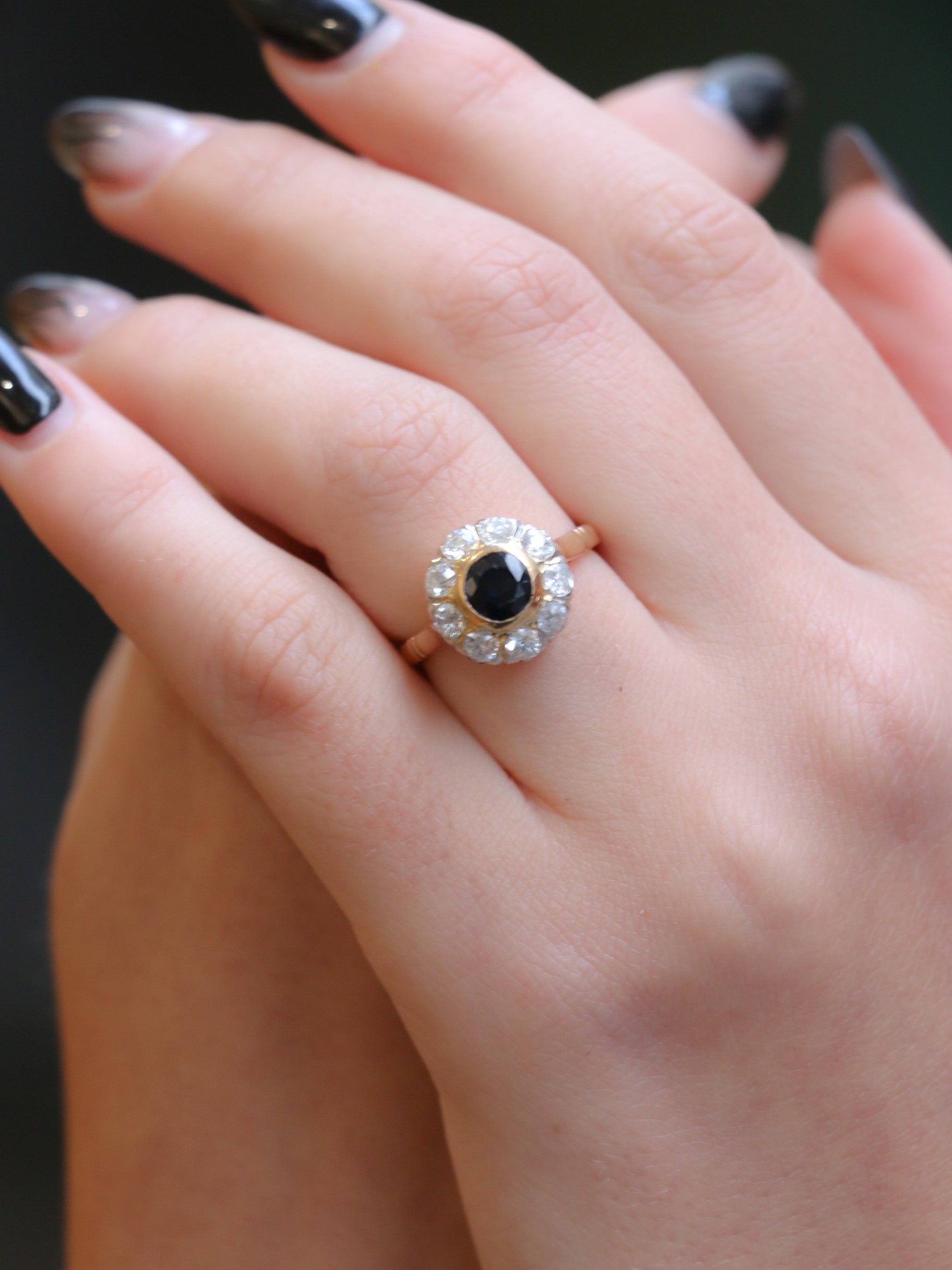 Bague marguerite or platine diamants saphir rond