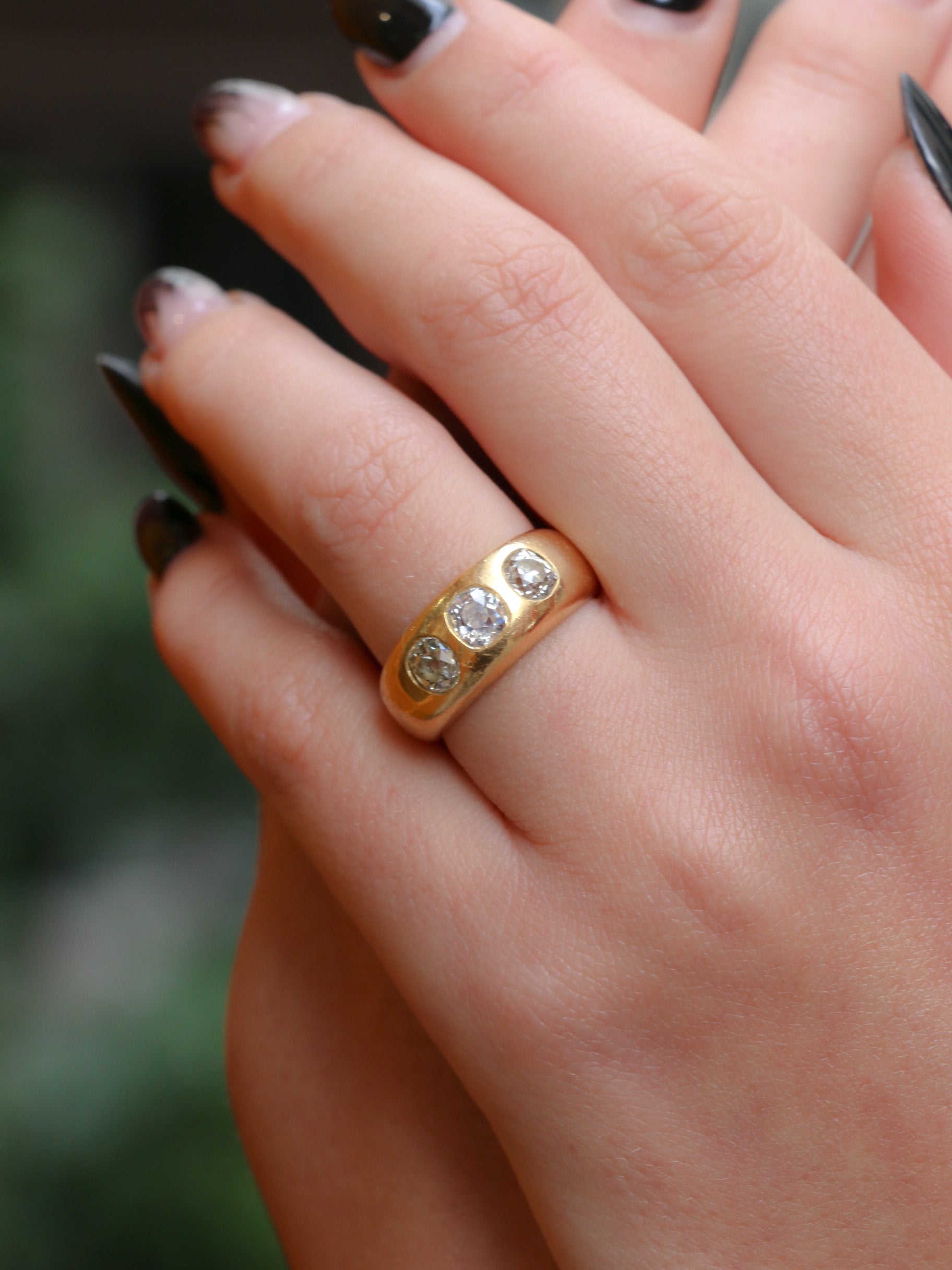 Bague jonc en or et diamants taille ancienne