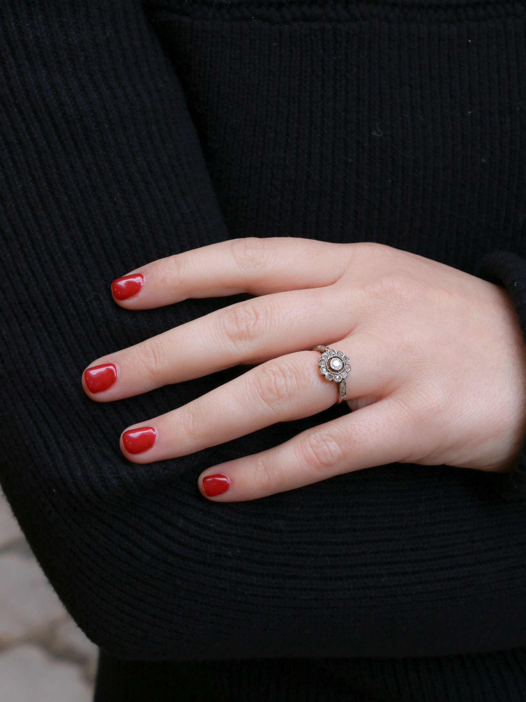 Belle Epoque daisy ring in gold, platinum and old-cut diamonds