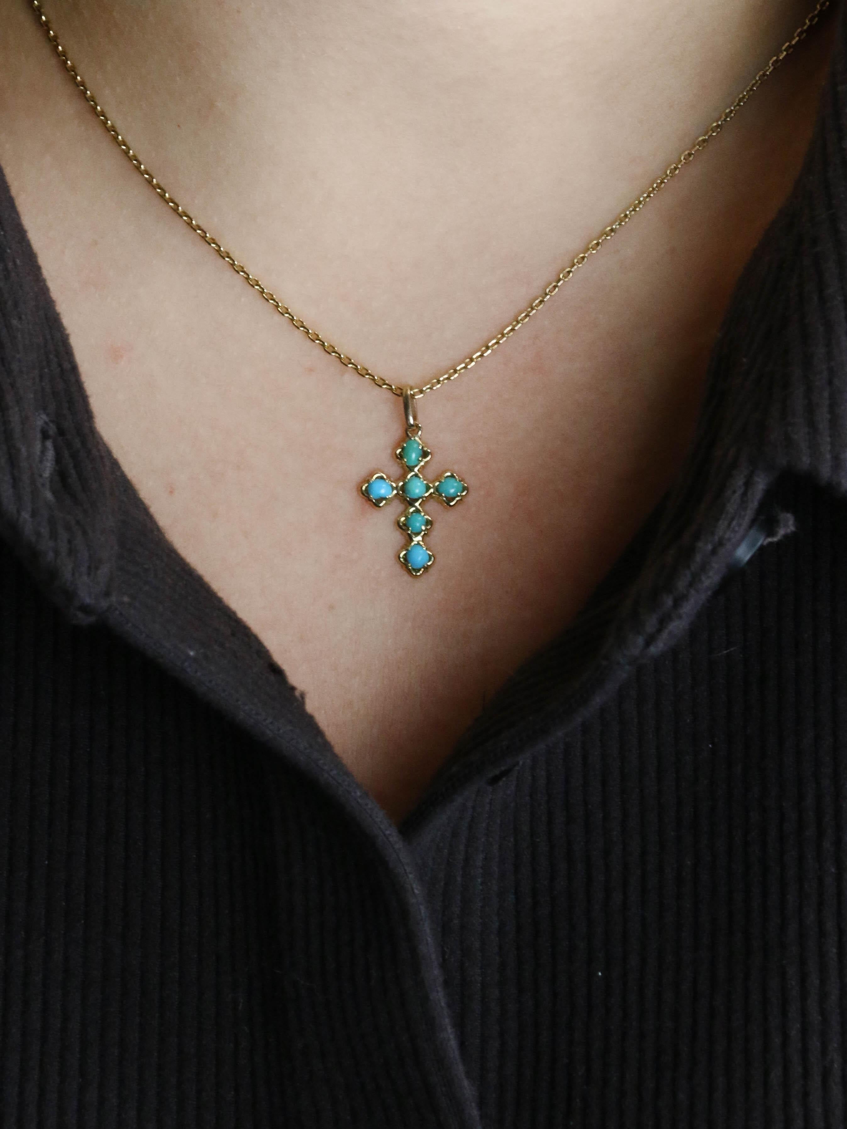 Pendentif Croix or jaune cabochons de turquoise