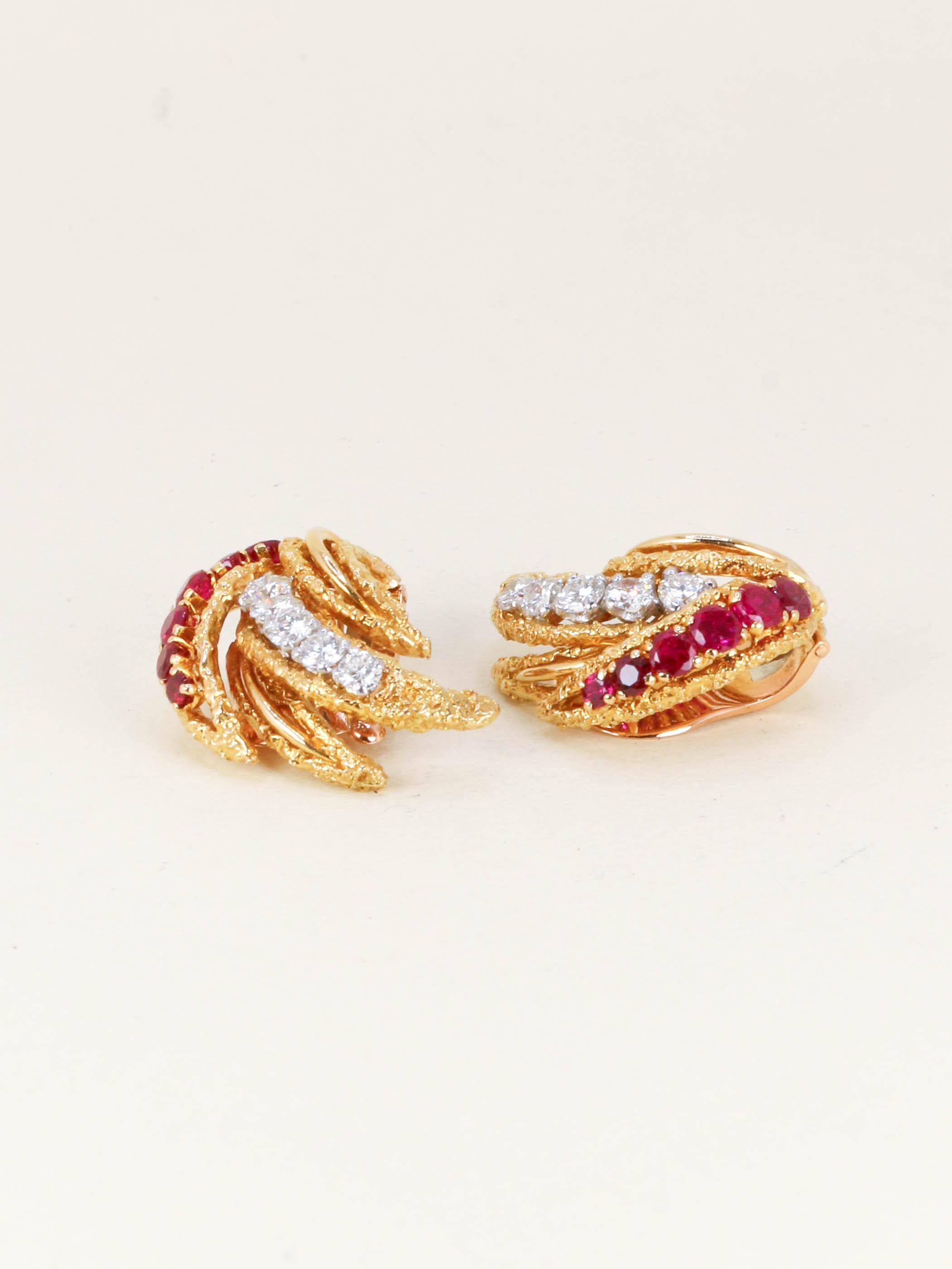 VAN CLEEF & ARPELS Boucles d'oreilles Feuilles or jaune rubis diamants