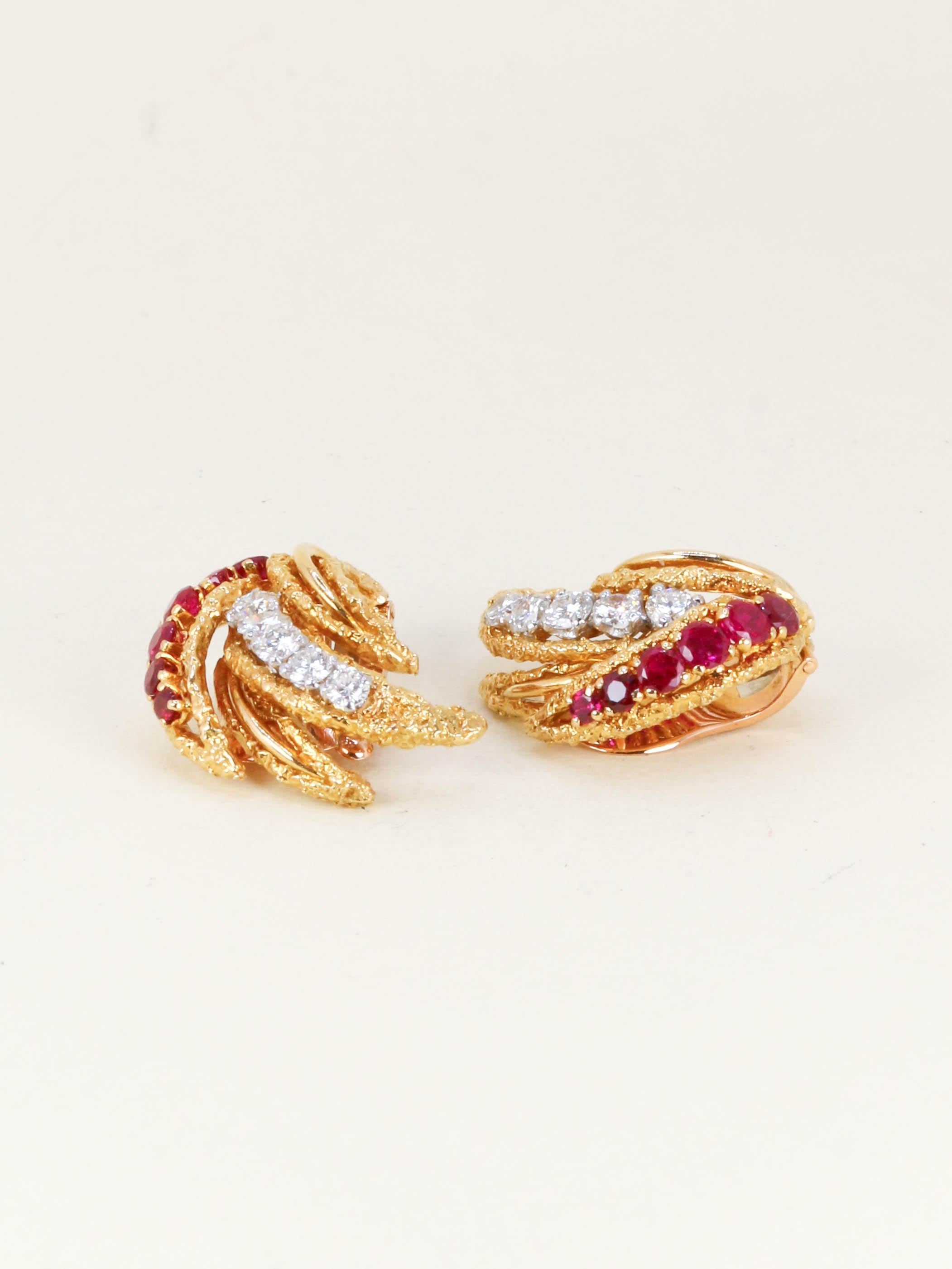 VAN CLEEF & ARPELS Boucles d'oreilles Feuilles or jaune rubis diamants