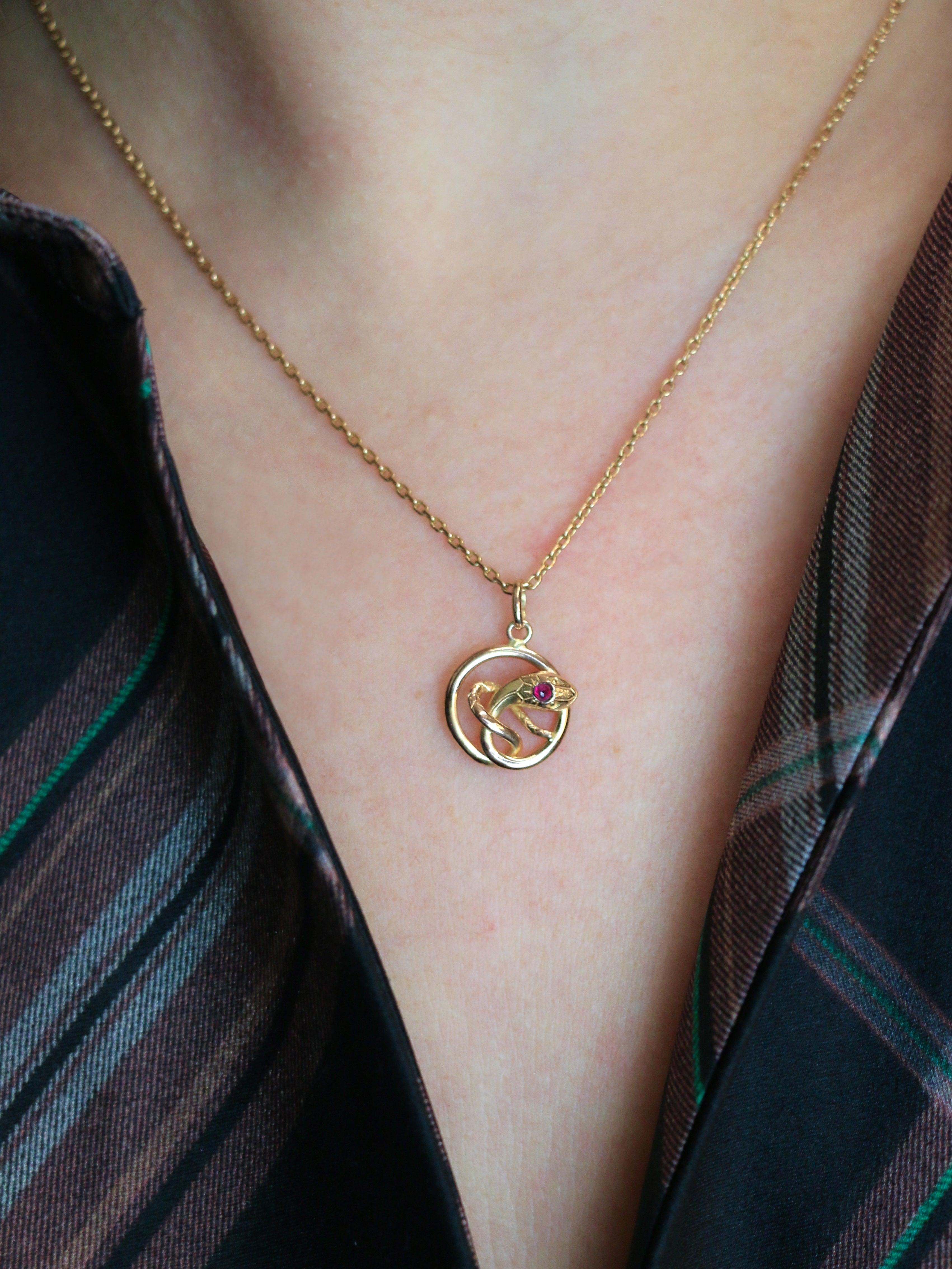Pendentif charms ancien serpent or jaune