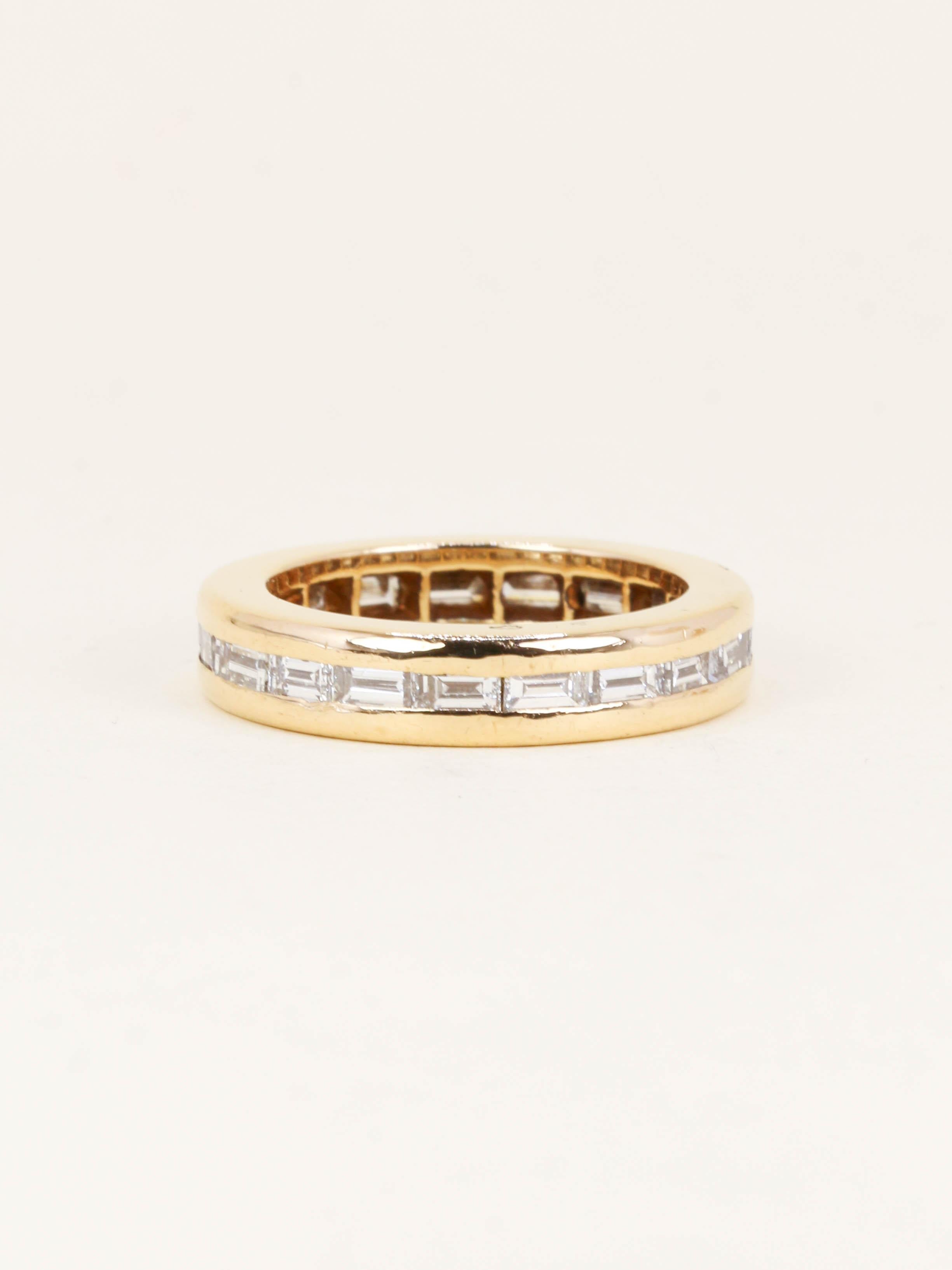 ROLEX Bague or jaune diamants baguette