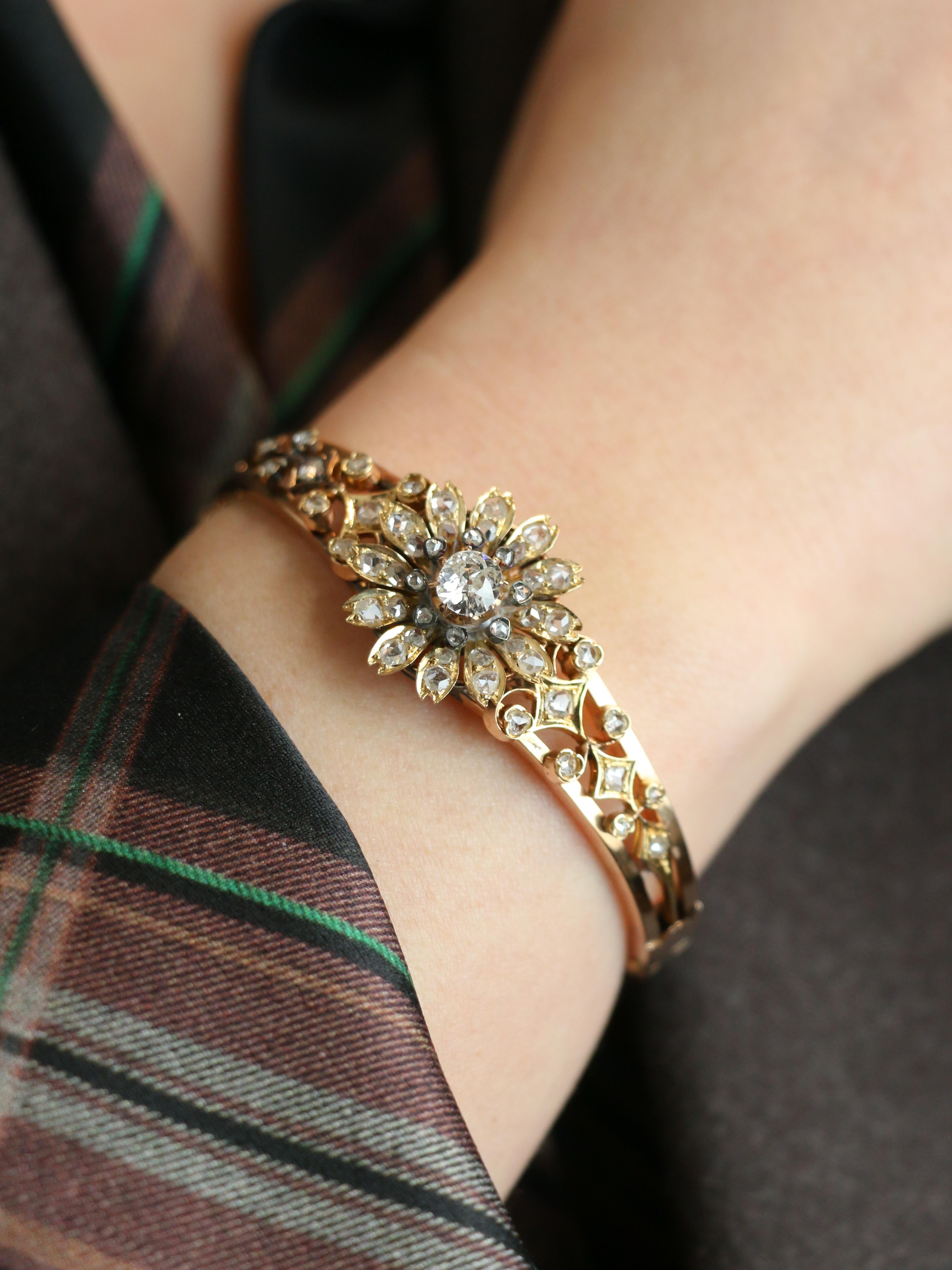 Bracelet Napoléon III  fleur mobile or rose diamants taille ancienne