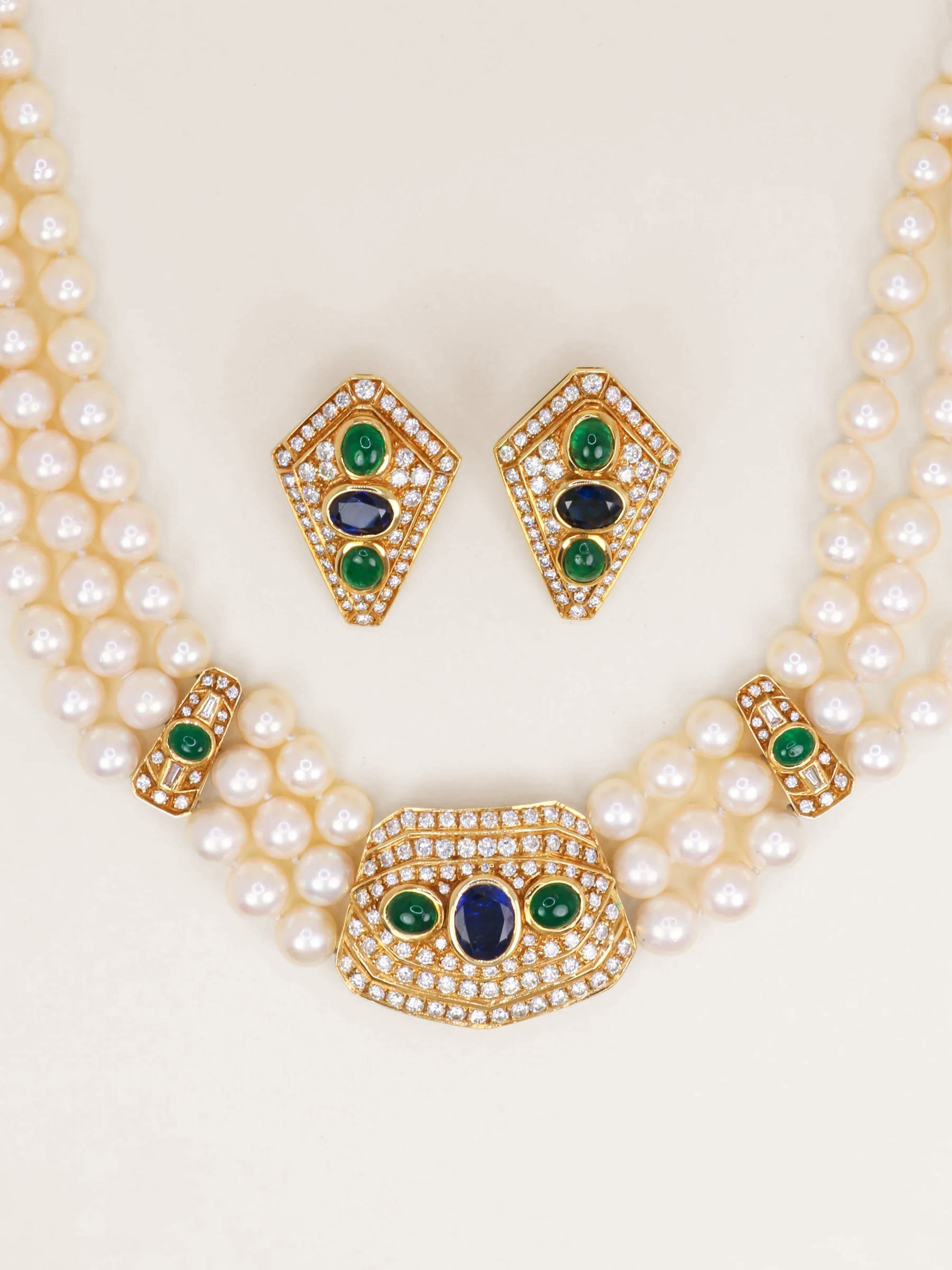 Parure REPOSSI collier de perles et clips saphirs émeraudes diamants