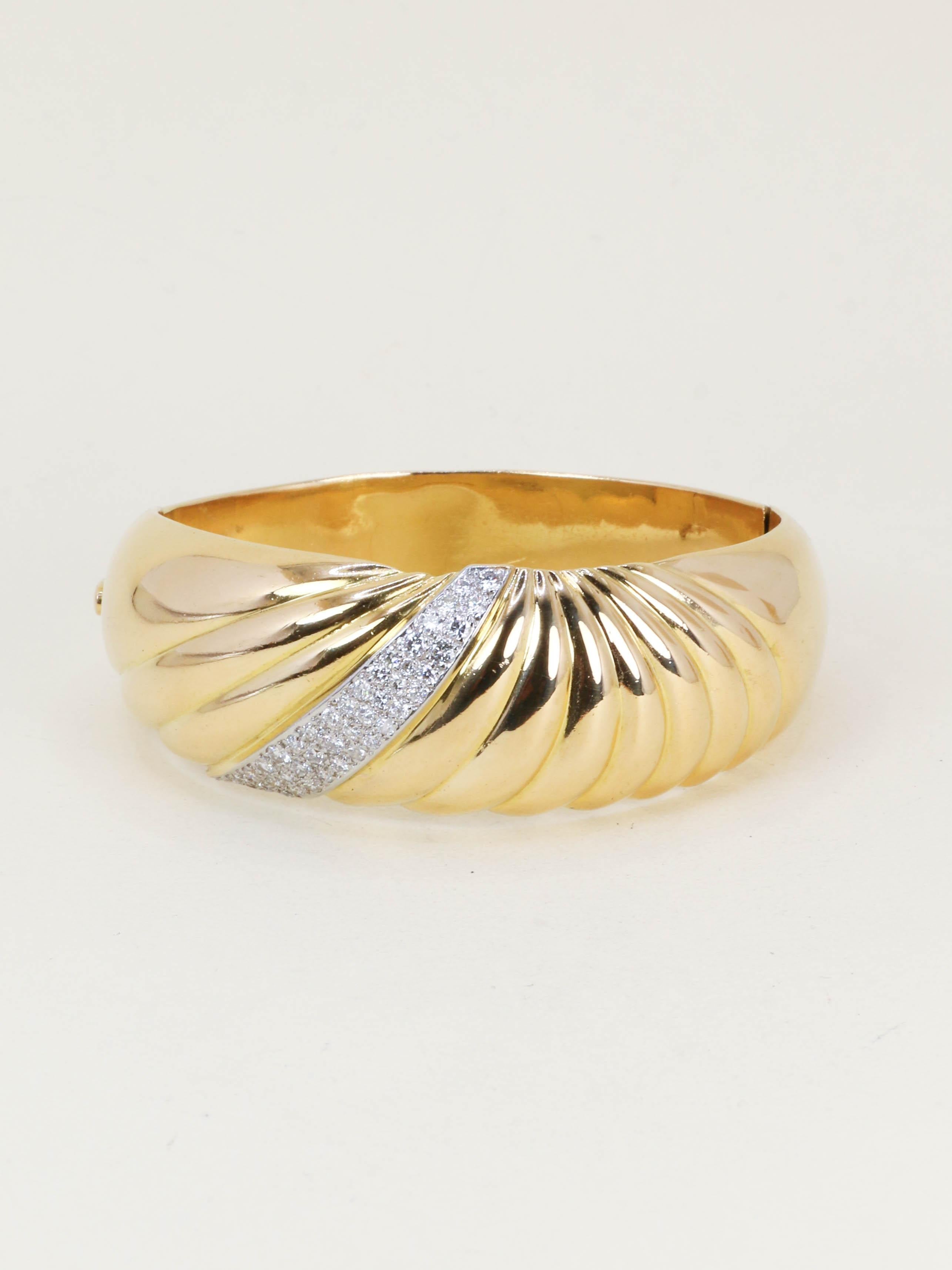 Bracelet jonc coquillage or jaune diamants années 1960