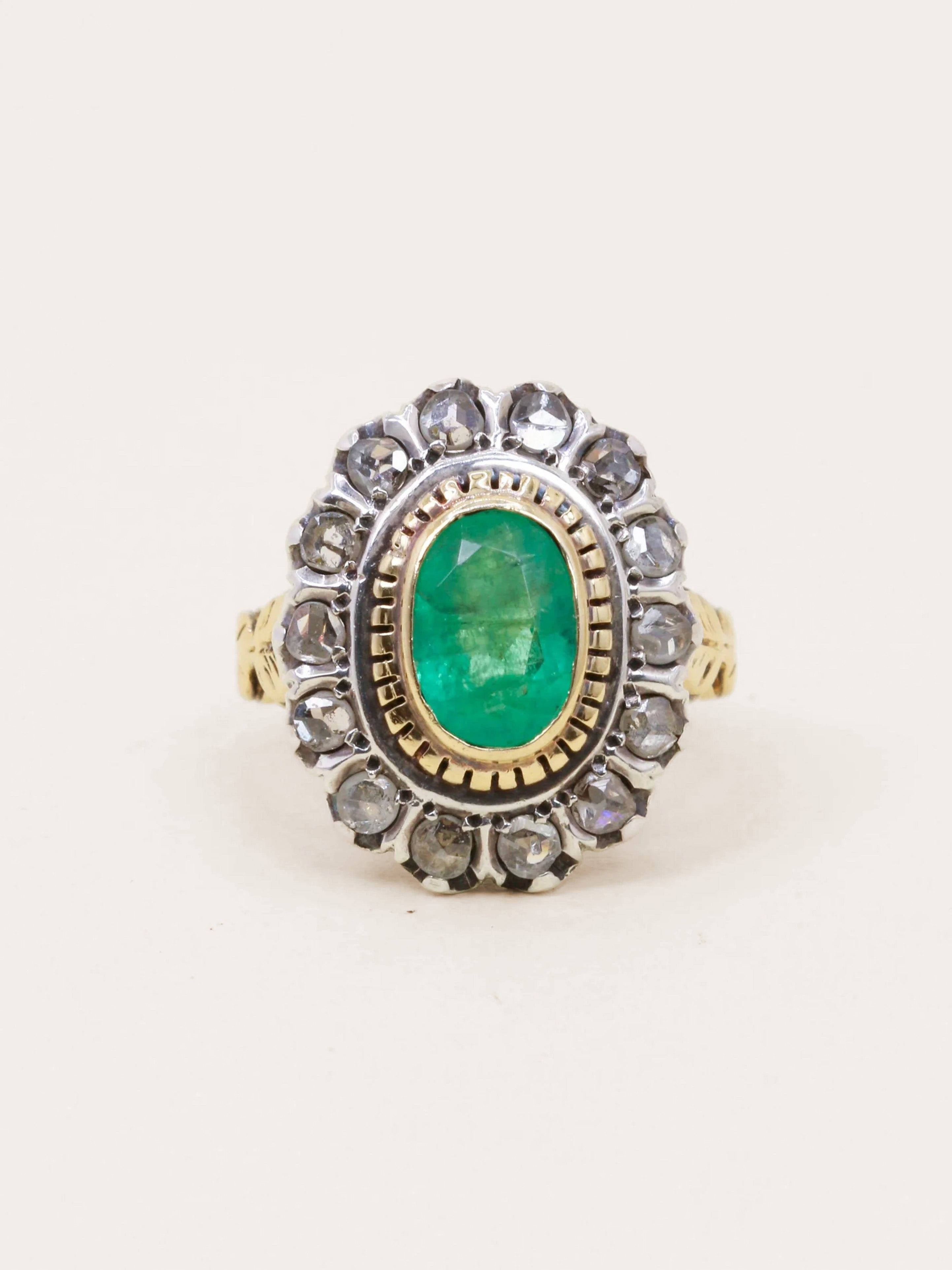 Bague ancienne or argent émeraude ovale diamants