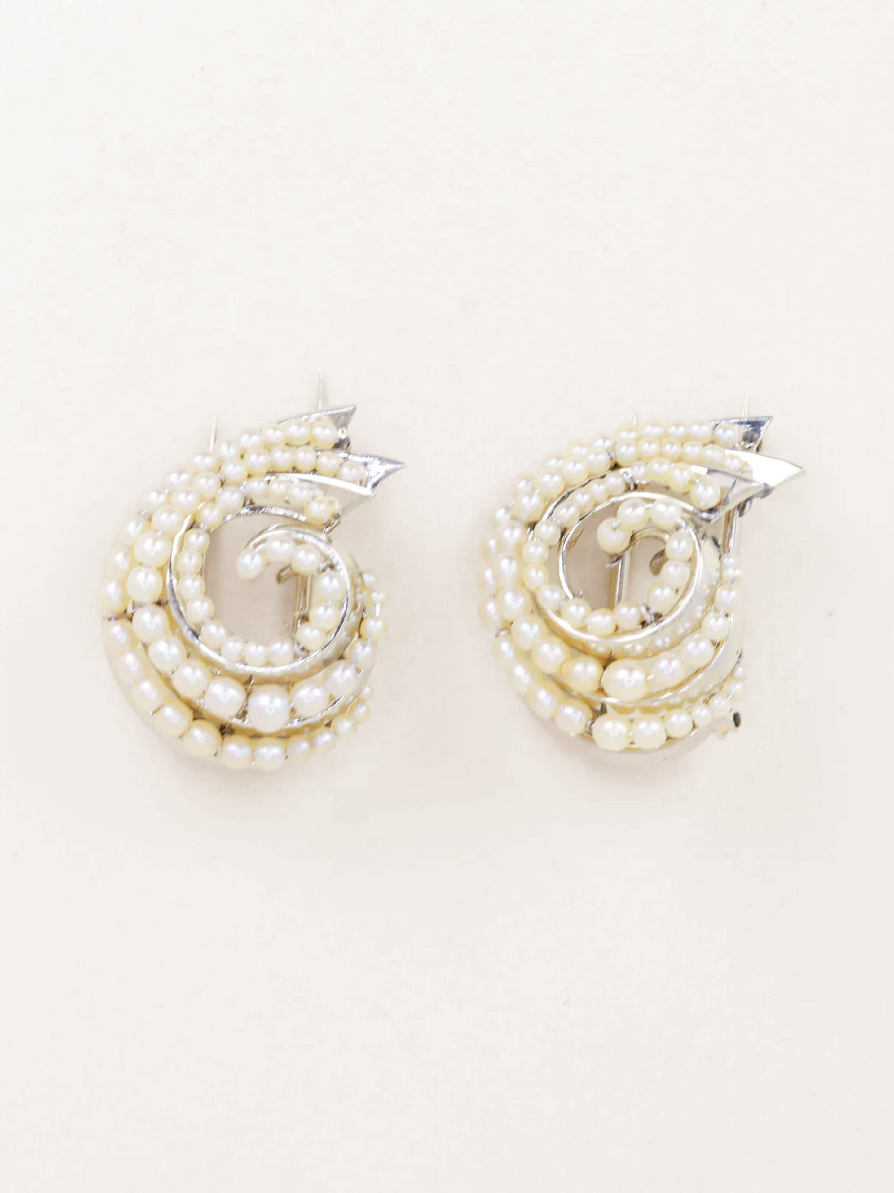 Double clips coquillage or blanc perles fines