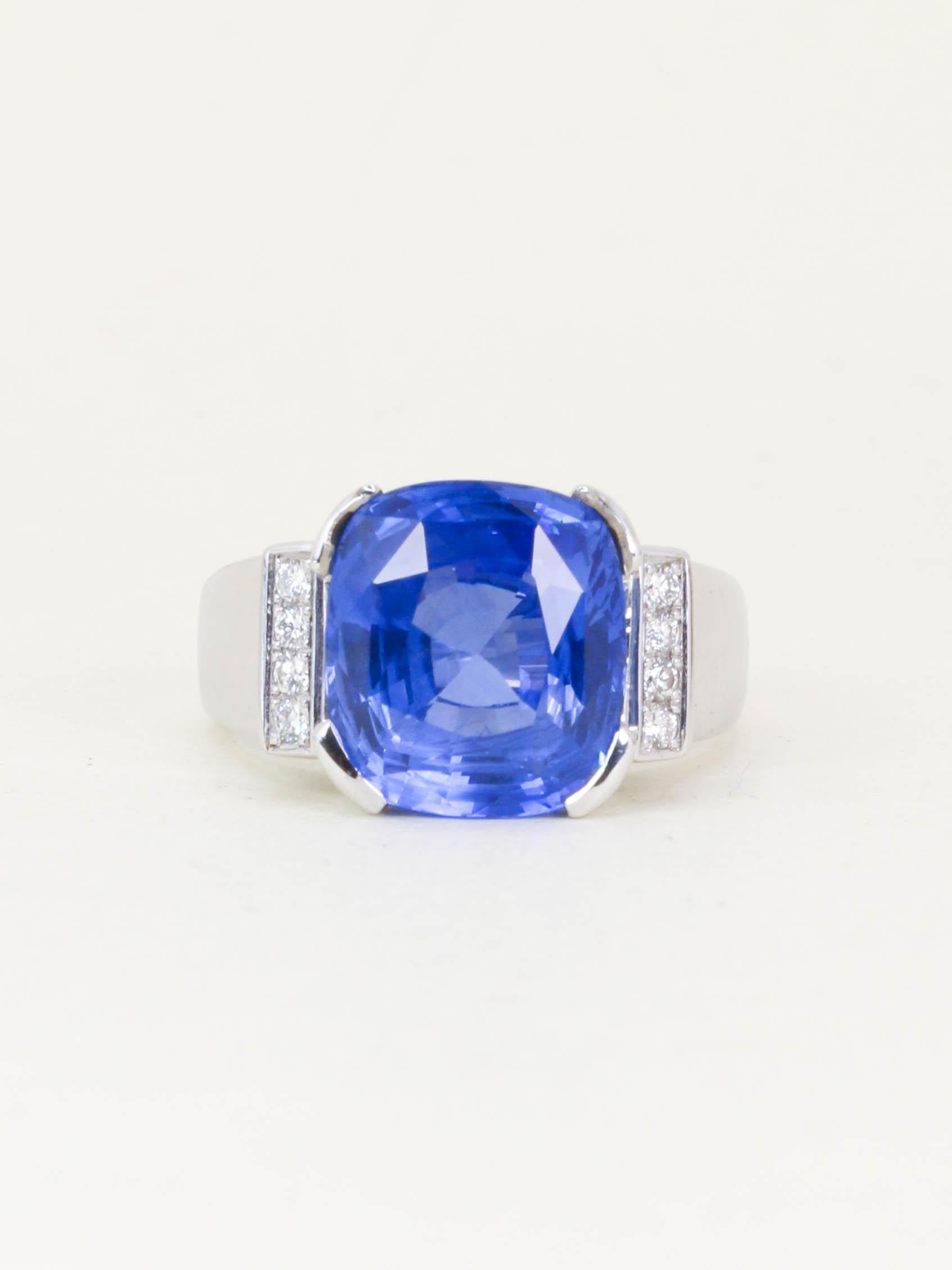 Bague cocktail Or blanc Saphir coussin Ceylan 10,81 carats
