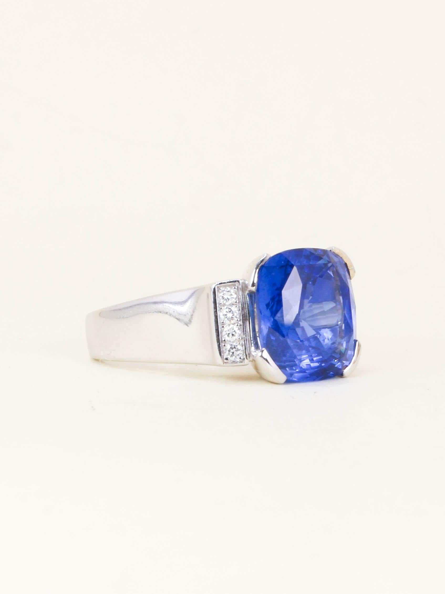 Bague cocktail Or blanc Saphir coussin Ceylan 10,81 carats