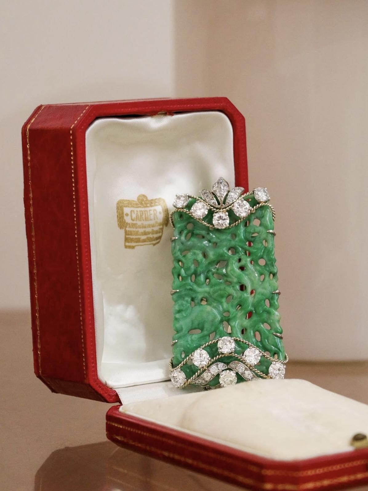 CARTIER Broche Plaque de jade diamants