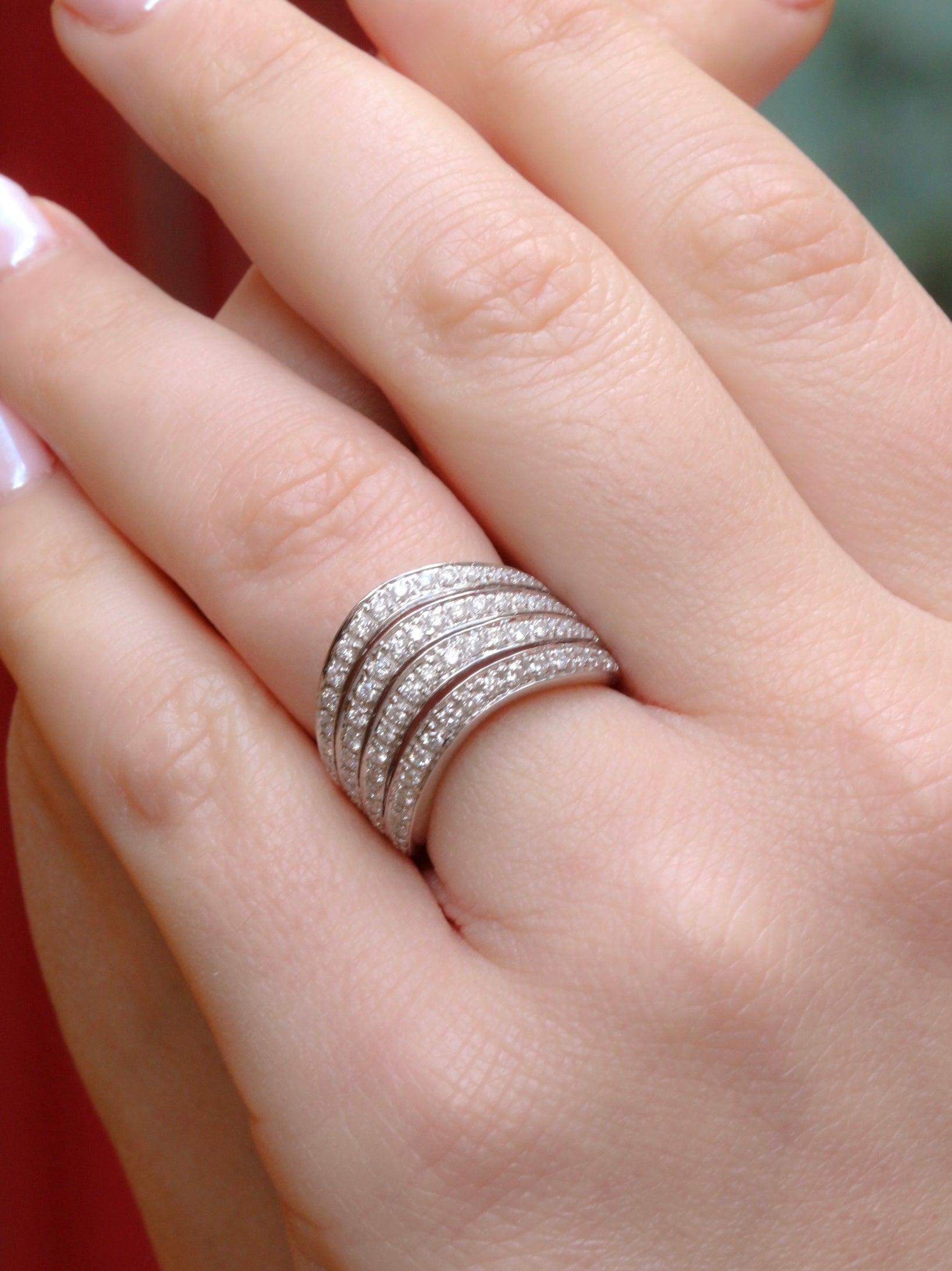 Bague vague vintage en or blanc et diamants 2,5ct