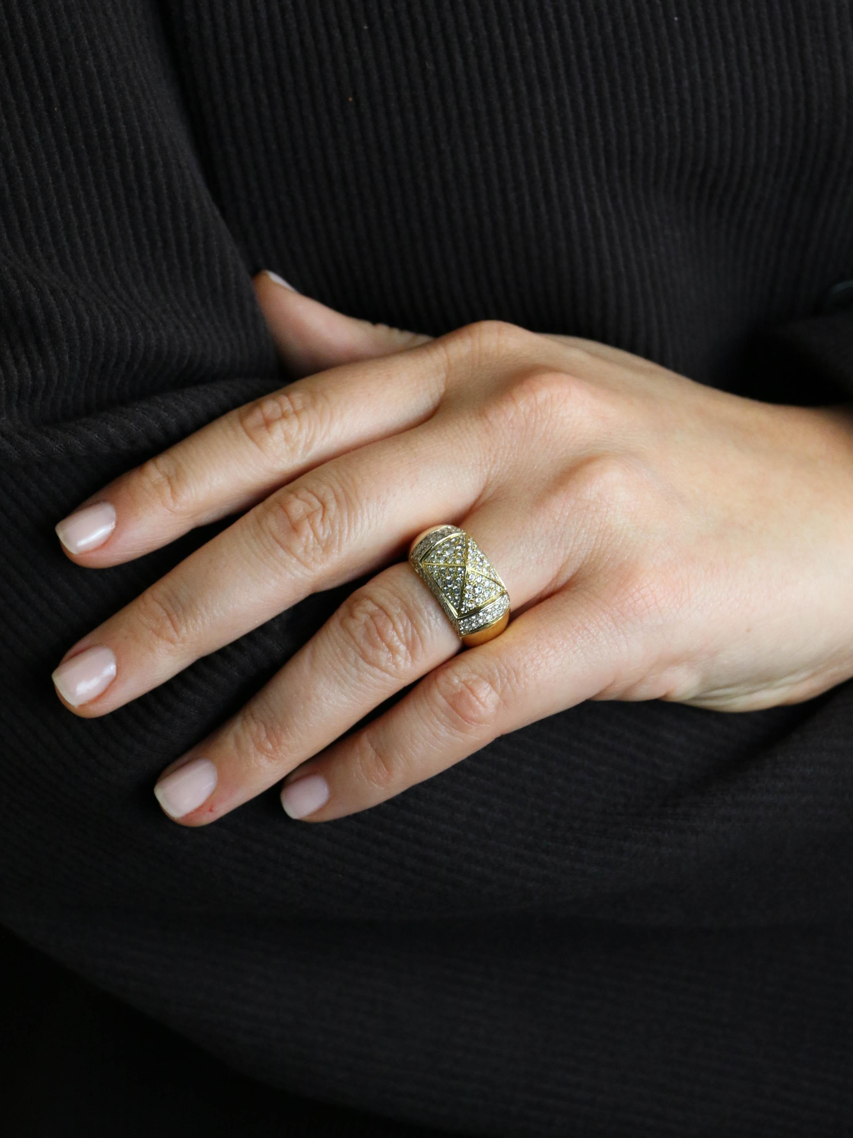 OJ PERRIN Bague pyramide or jaune diamants