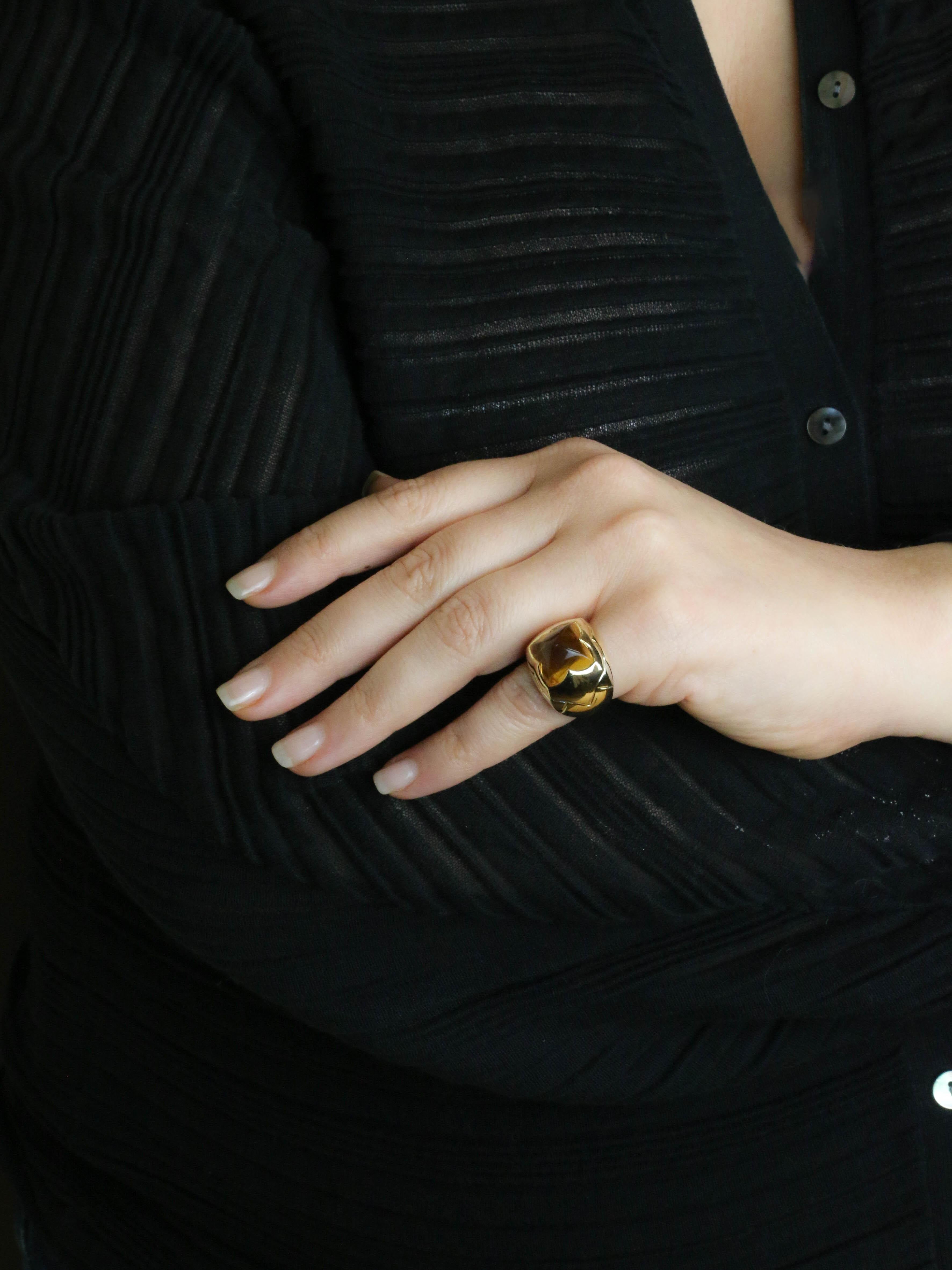 BVLGARI Bague pyramide or jaune citrine pain de sucre