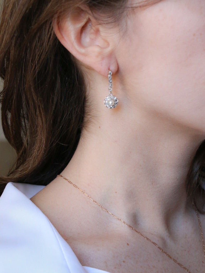 Boucles d'oreilles pendantes Belle Epoque diamants perles