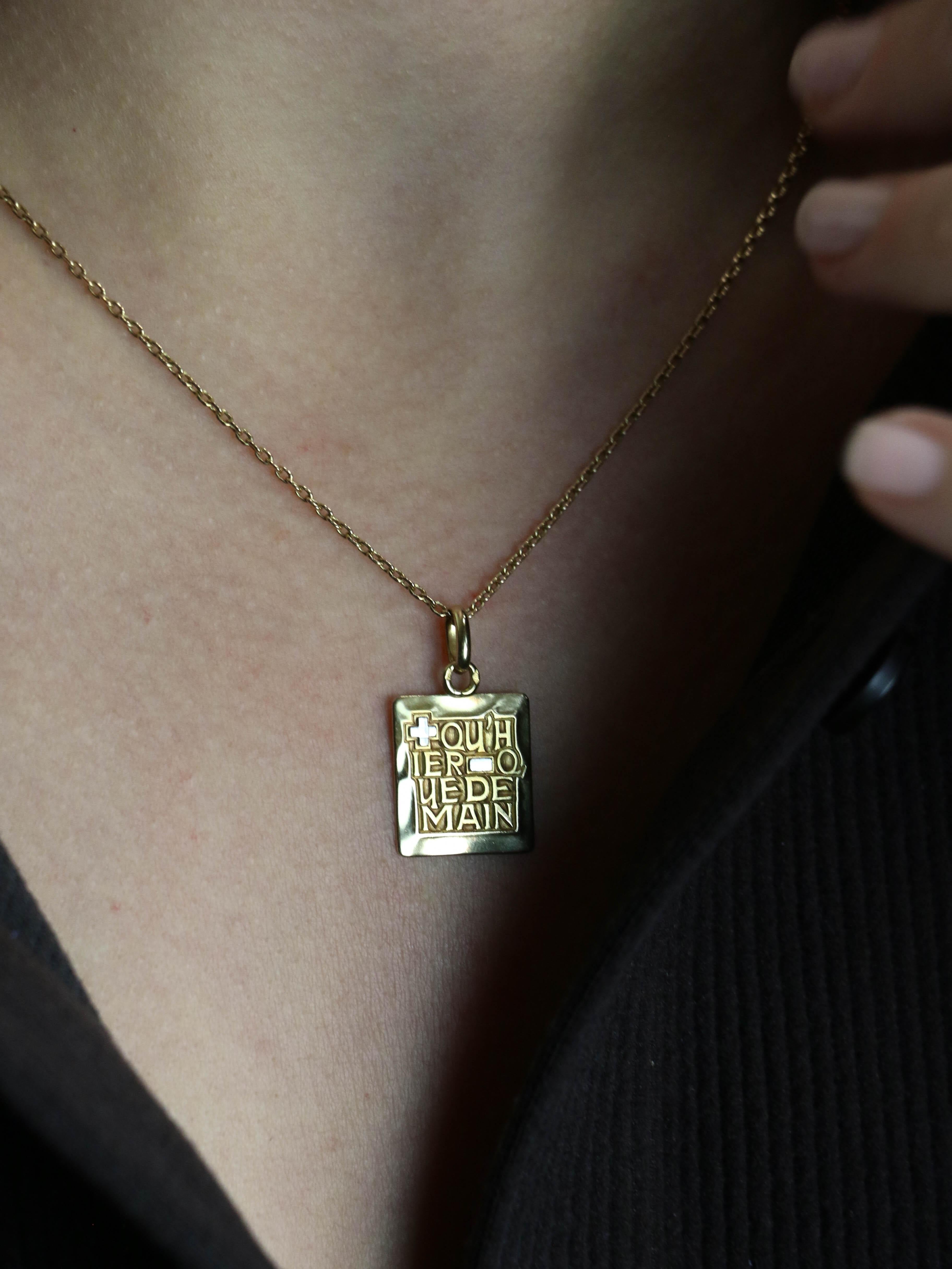 Medaille Augis rectangulaire Plus hier Moins Demain or jaune