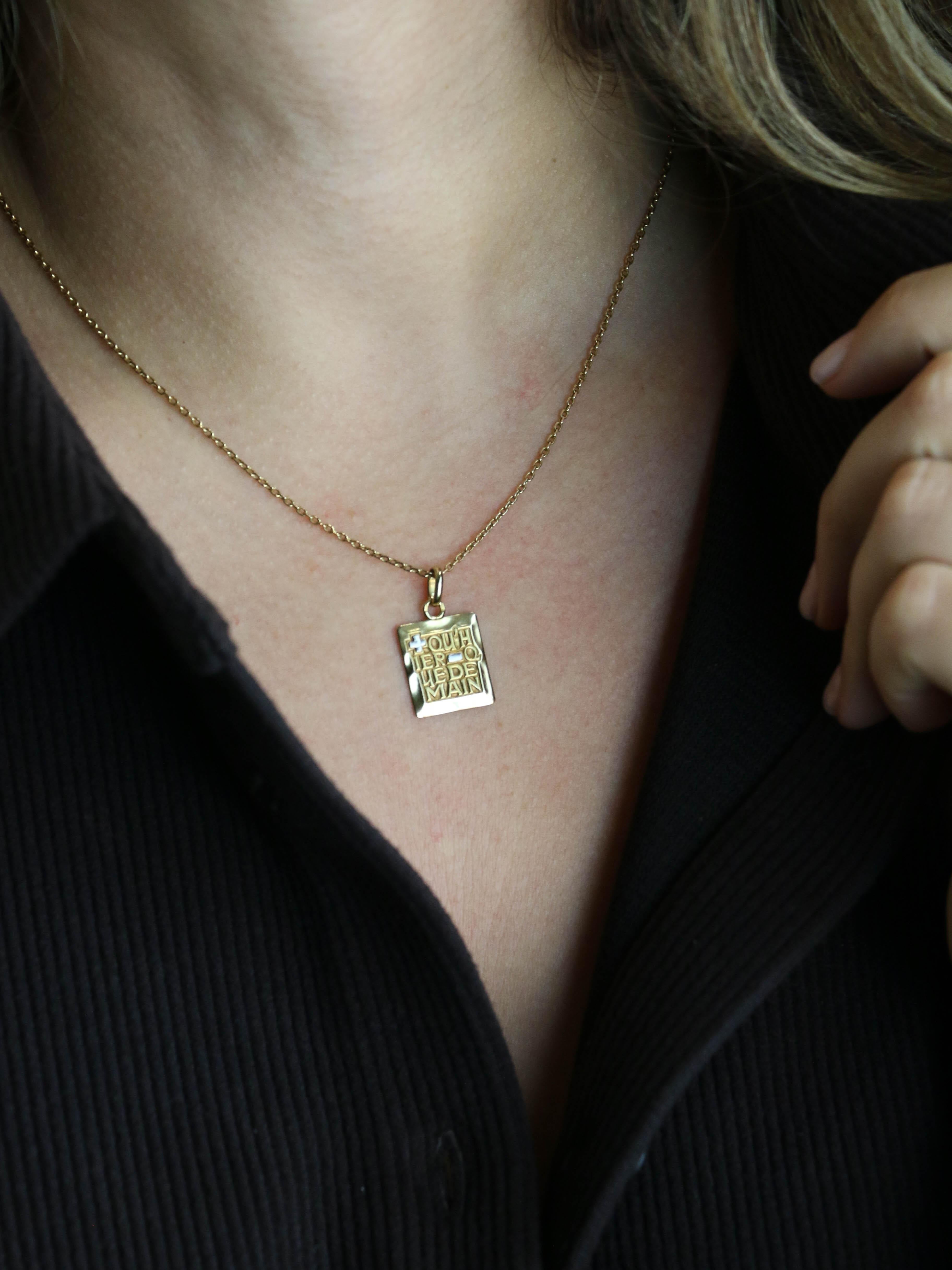 Medaille Augis rectangulaire Plus hier Moins Demain or jaune