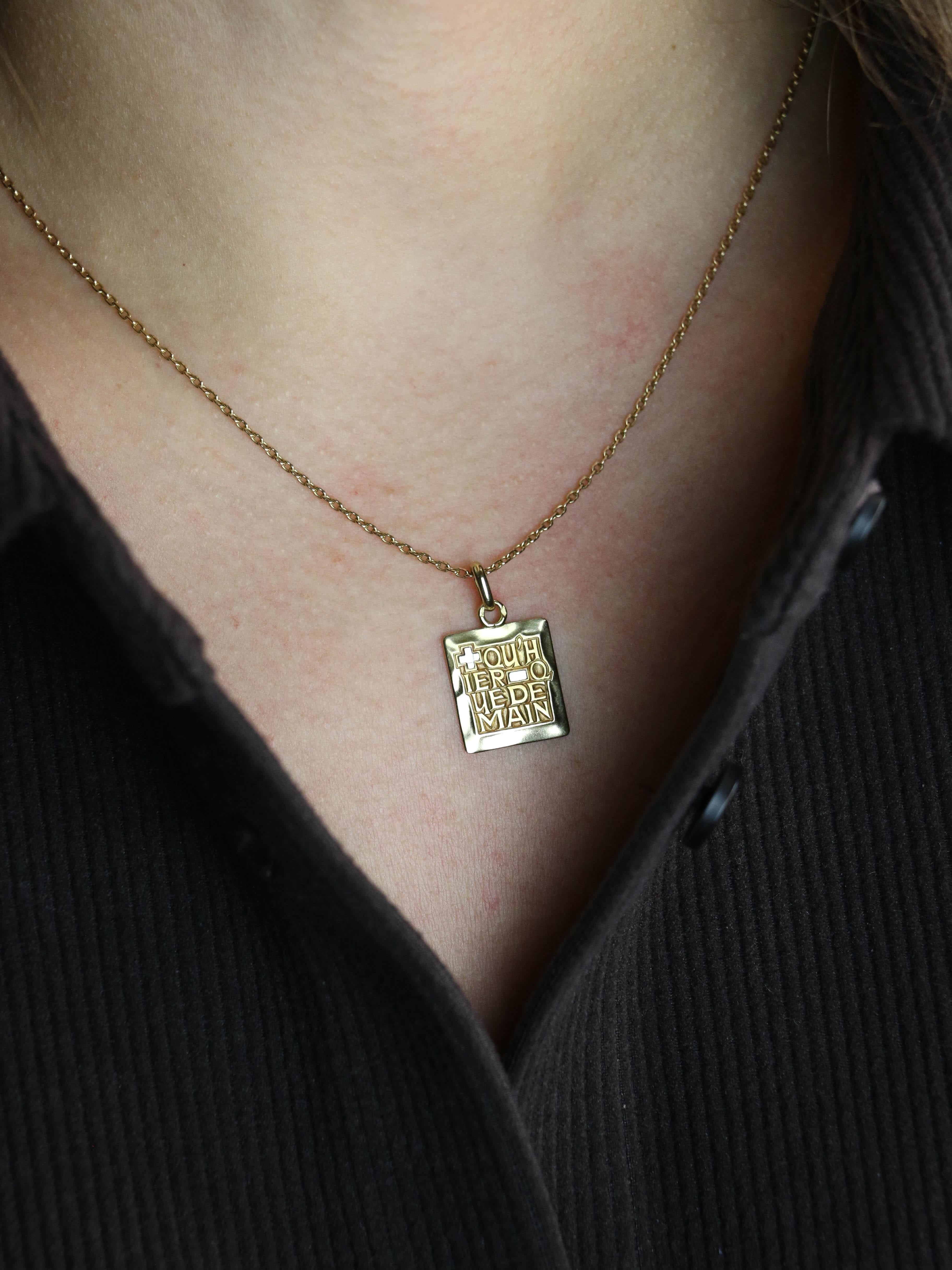 Medaille Augis rectangulaire Plus hier Moins Demain or jaune