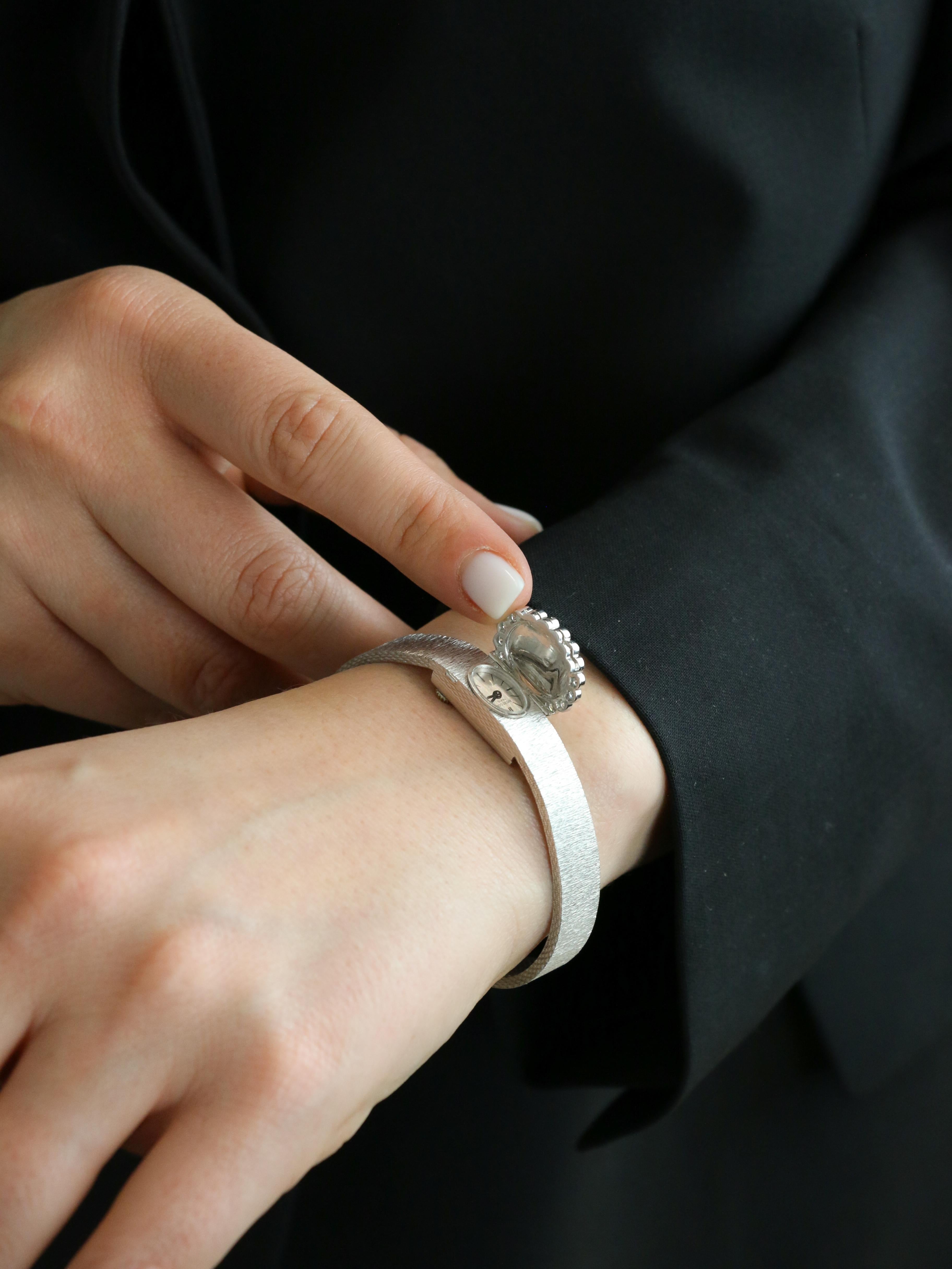 ANDRE COL Montre à secret or blanc diamants