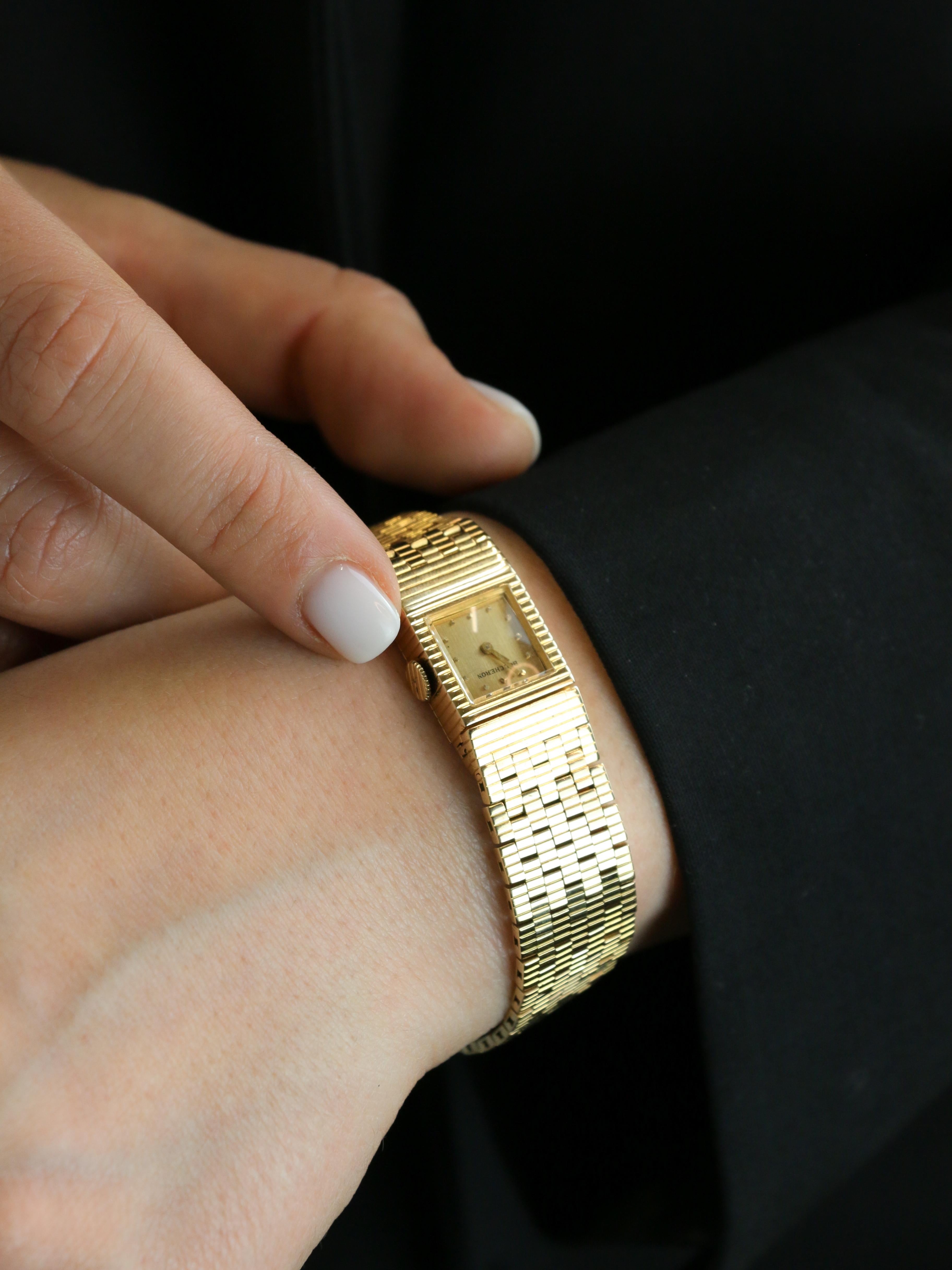 BOUCHERON Montre vintage or jaune