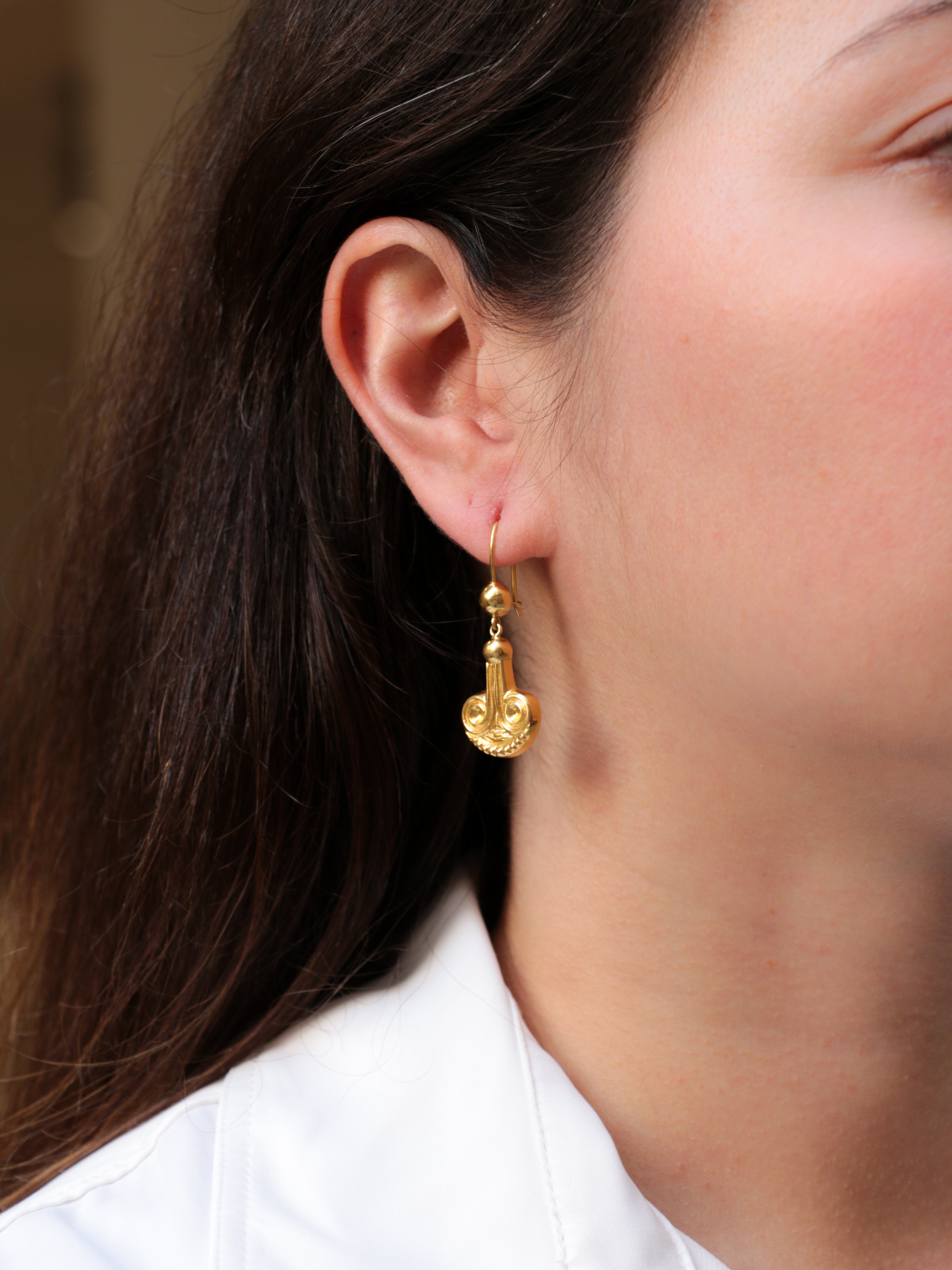 LALAOUNIS - Pair of yellow gold sleeper earrings