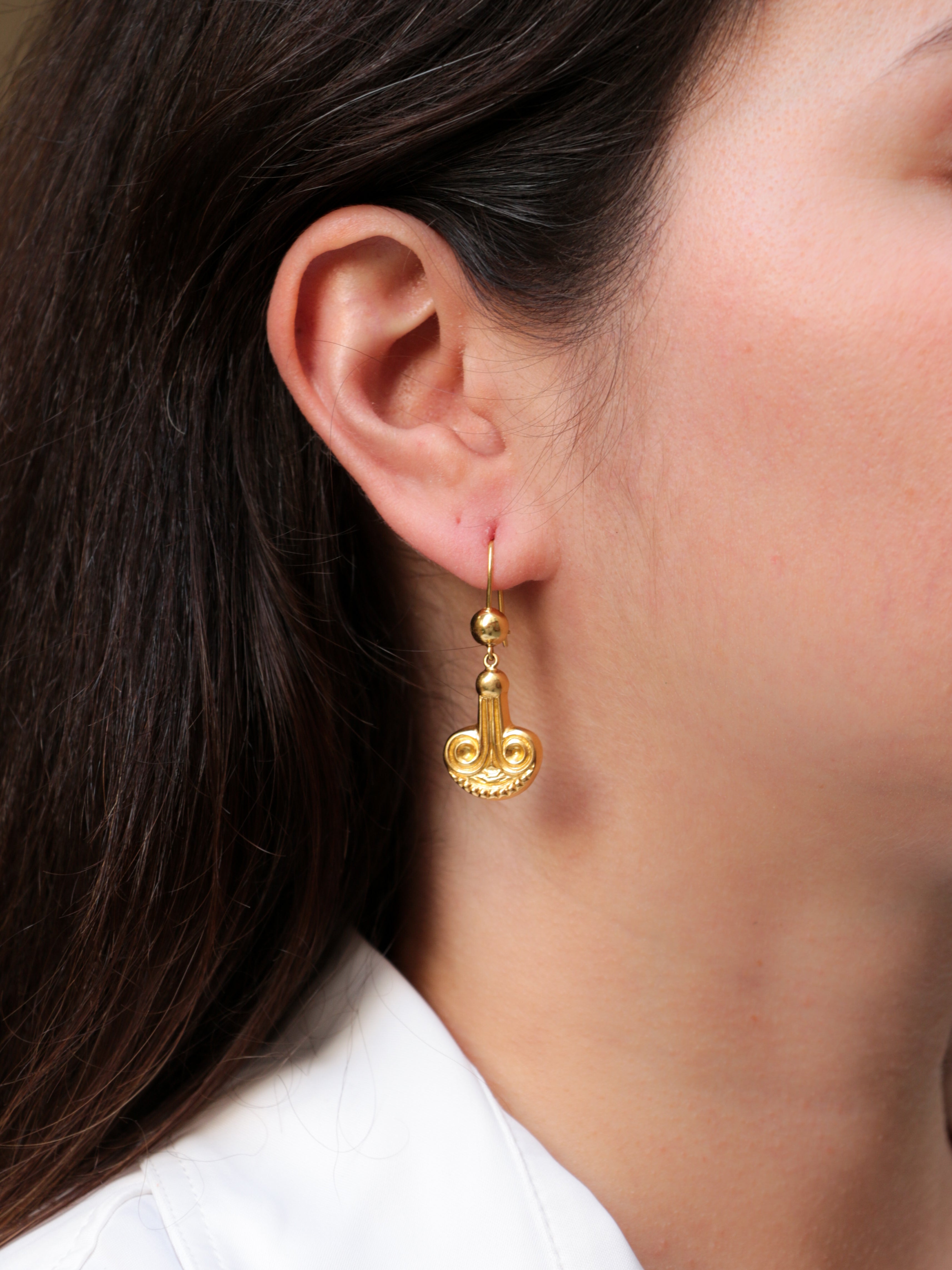 LALAOUNIS - Pair of yellow gold sleeper earrings