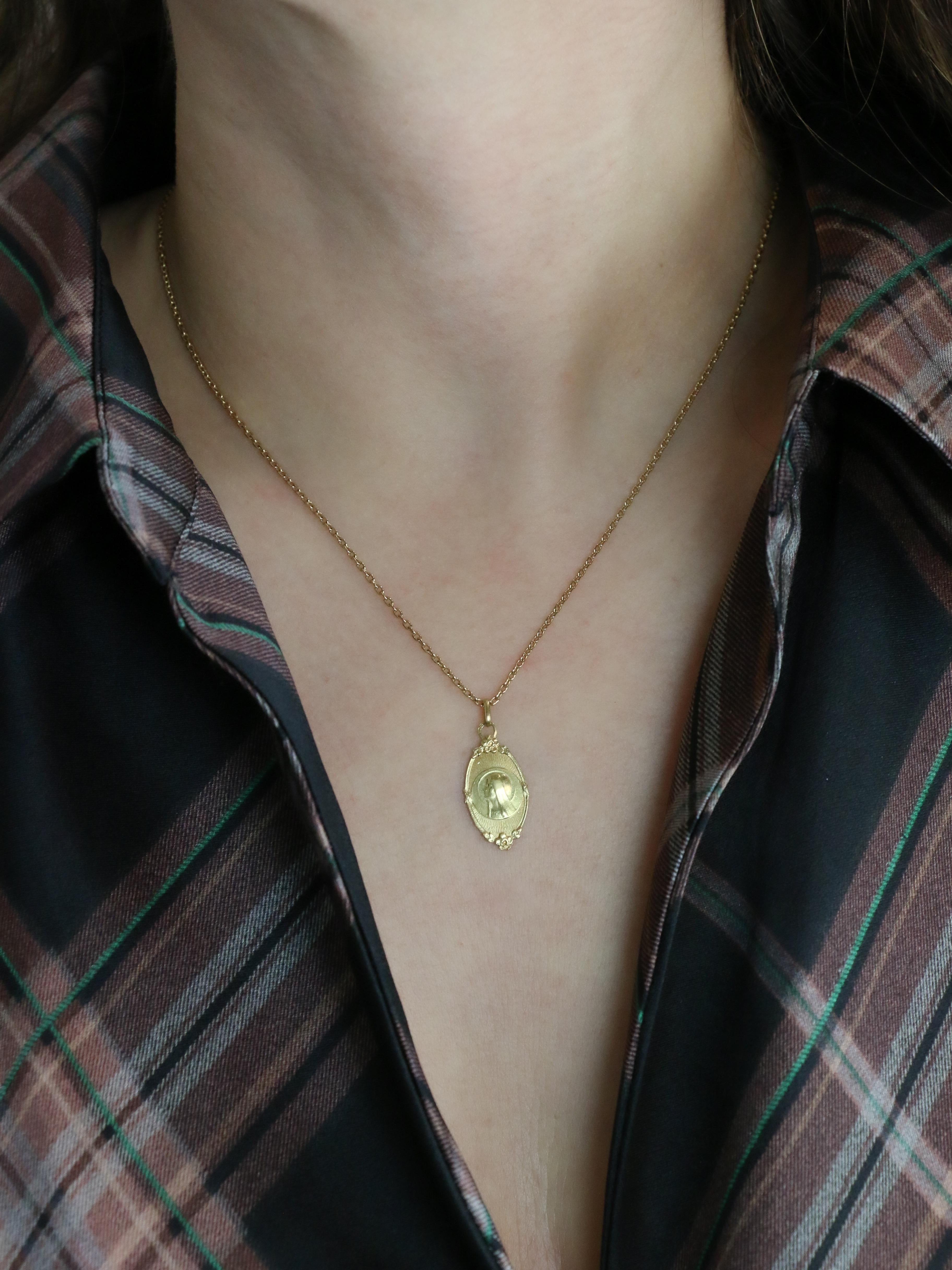 Médaille religieuse Art nouveau or jaune