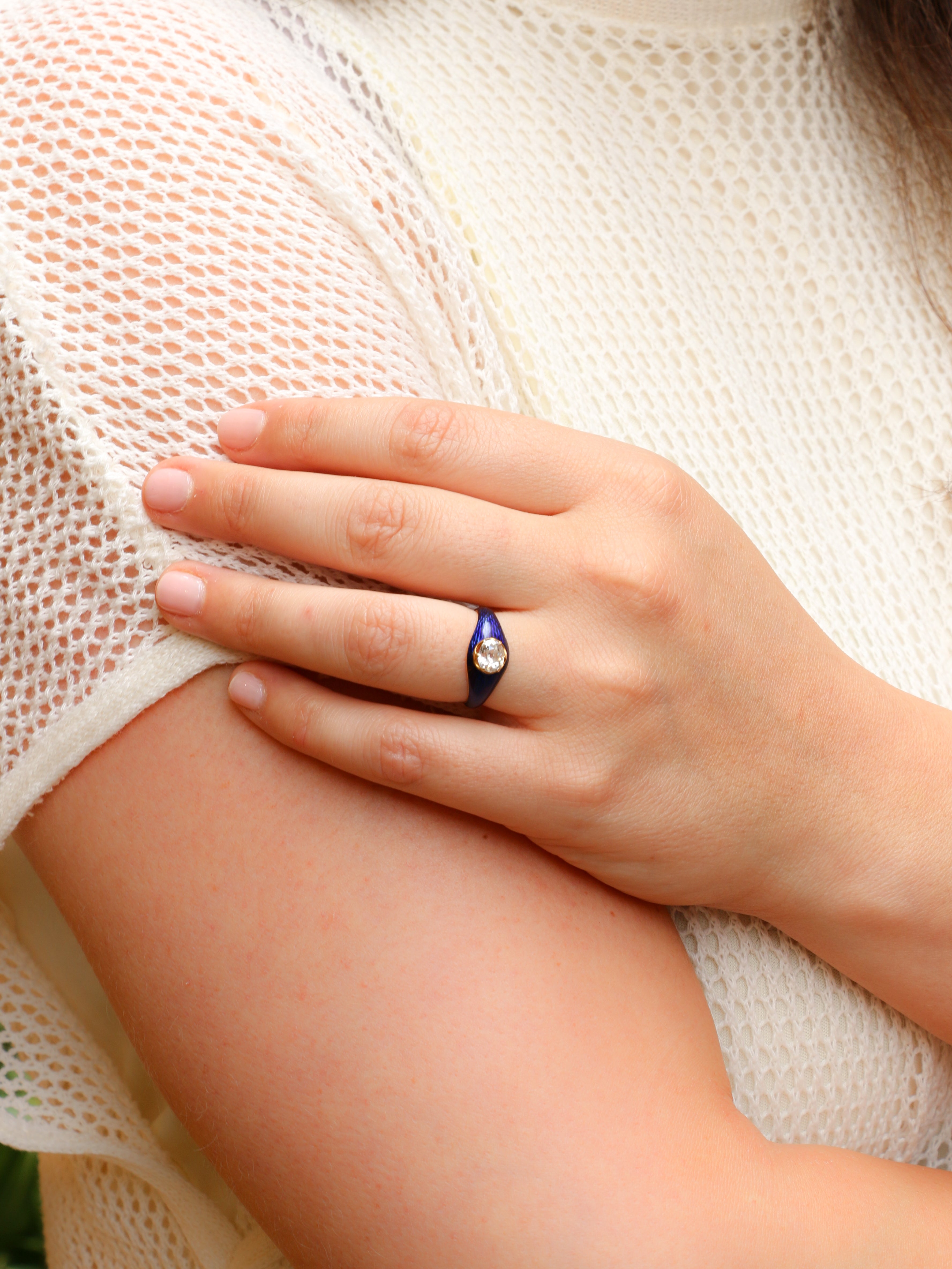 Bague solitaire or jaune diamant émail bleu