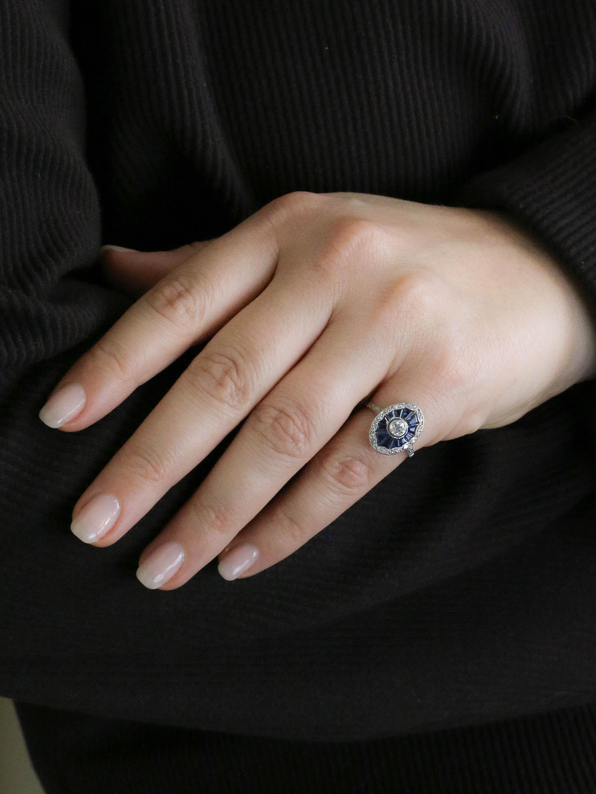 Bague Art Déco diamants saphirs calibrés