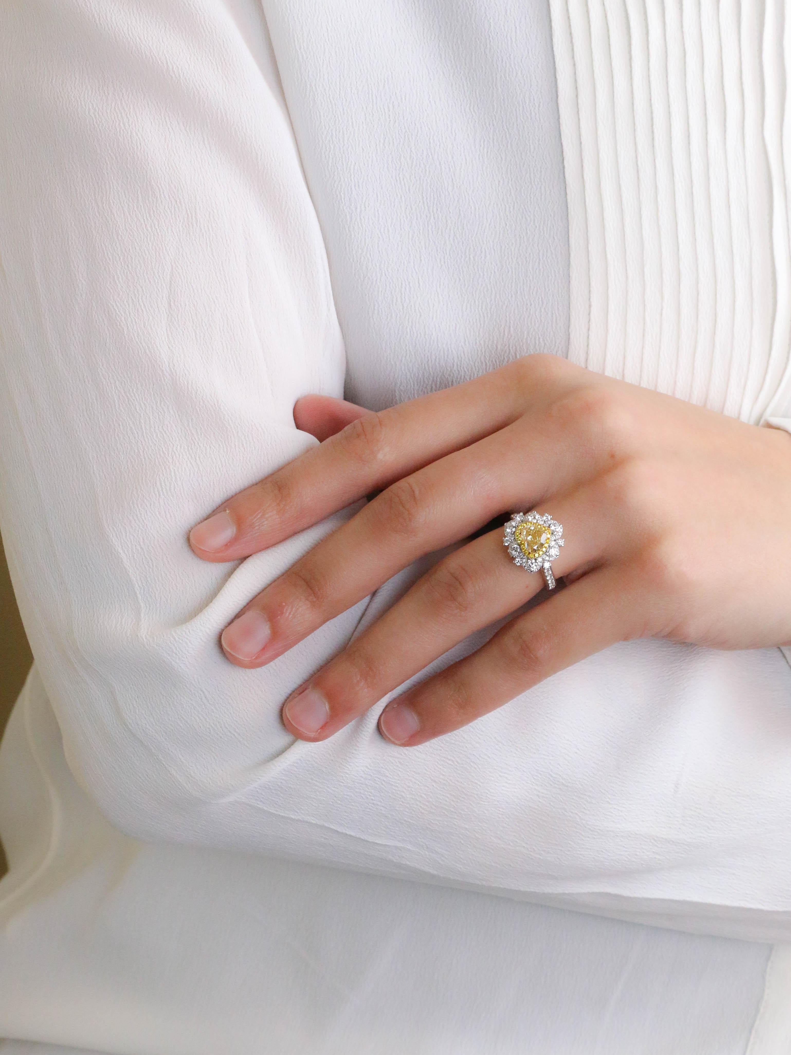 Bague Diamant coeur jaune Fancy Yellow 1 carat convertible Pendentif