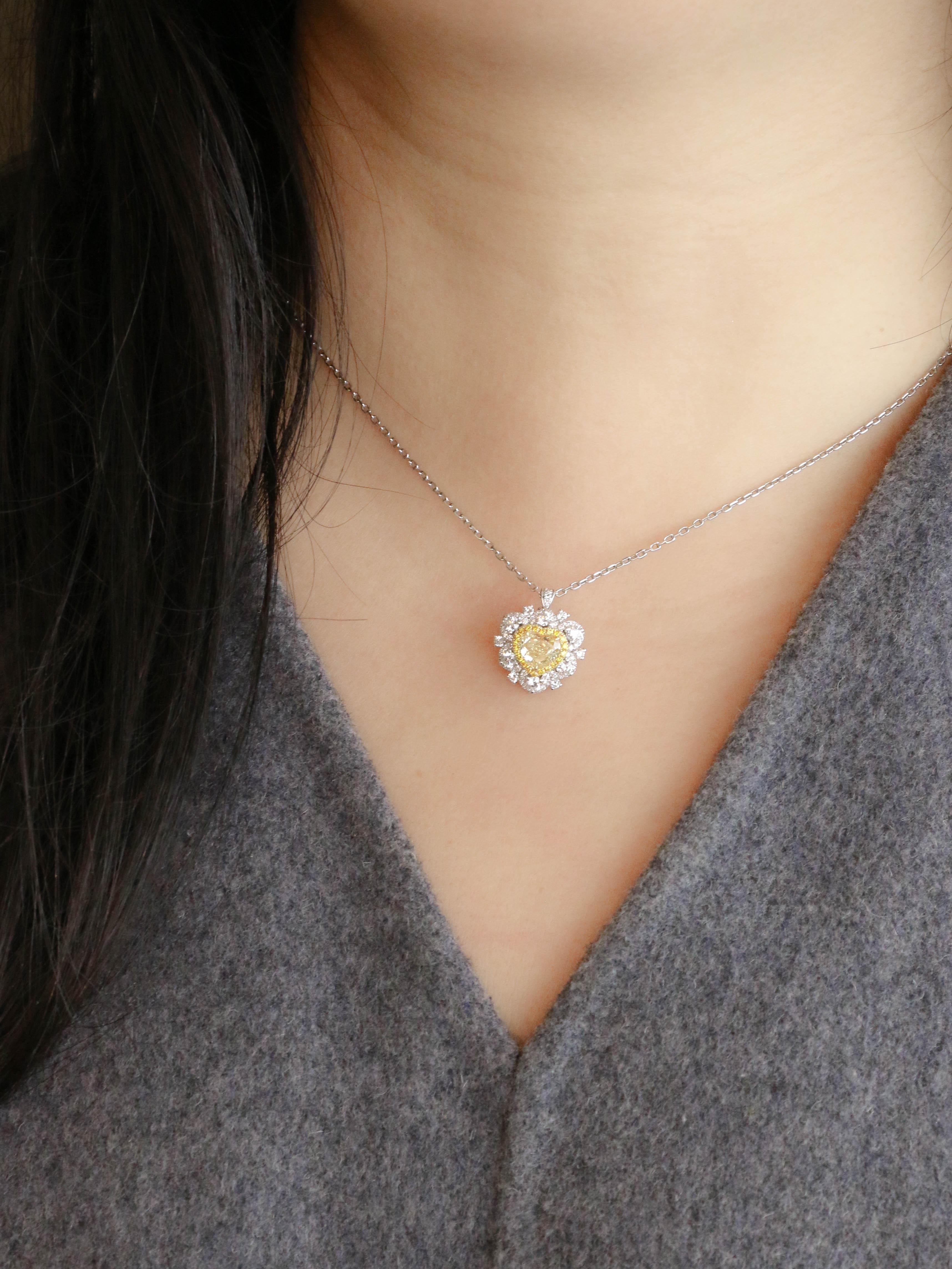 Bague Diamant coeur jaune Fancy Yellow 1 carat convertible Pendentif