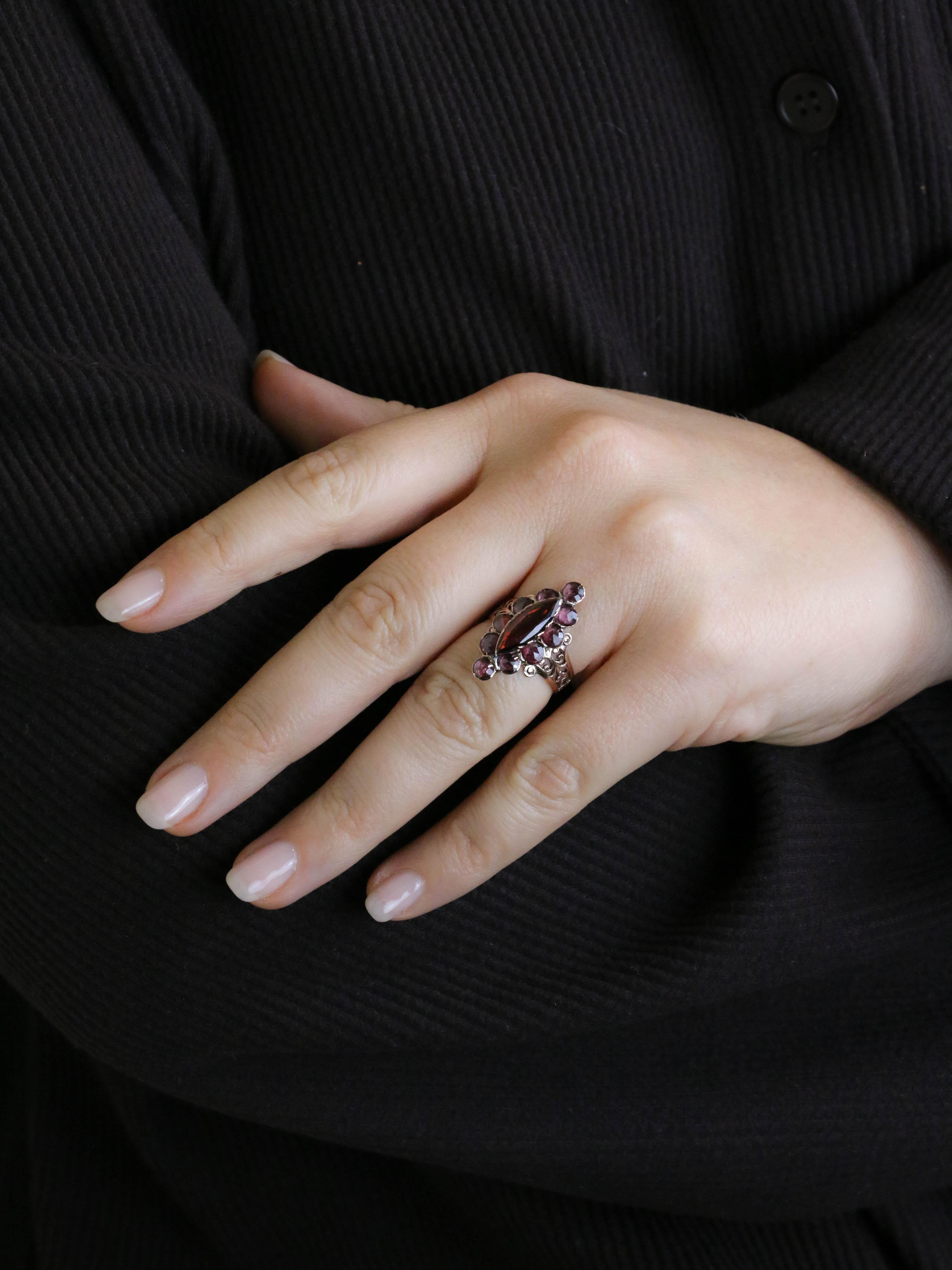 Bague ancienne marquise grenats or rose