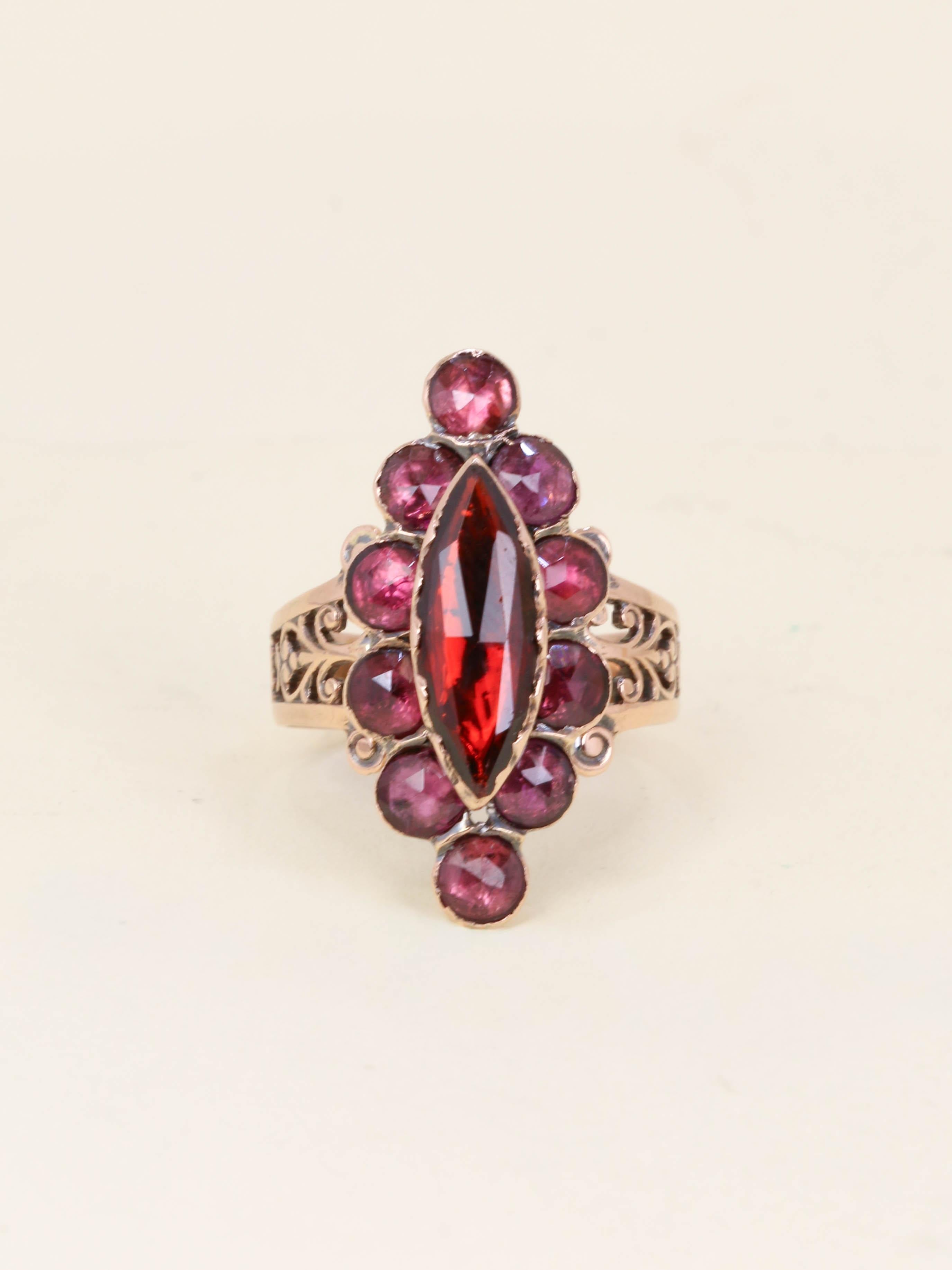 Bague ancienne marquise grenats or rose