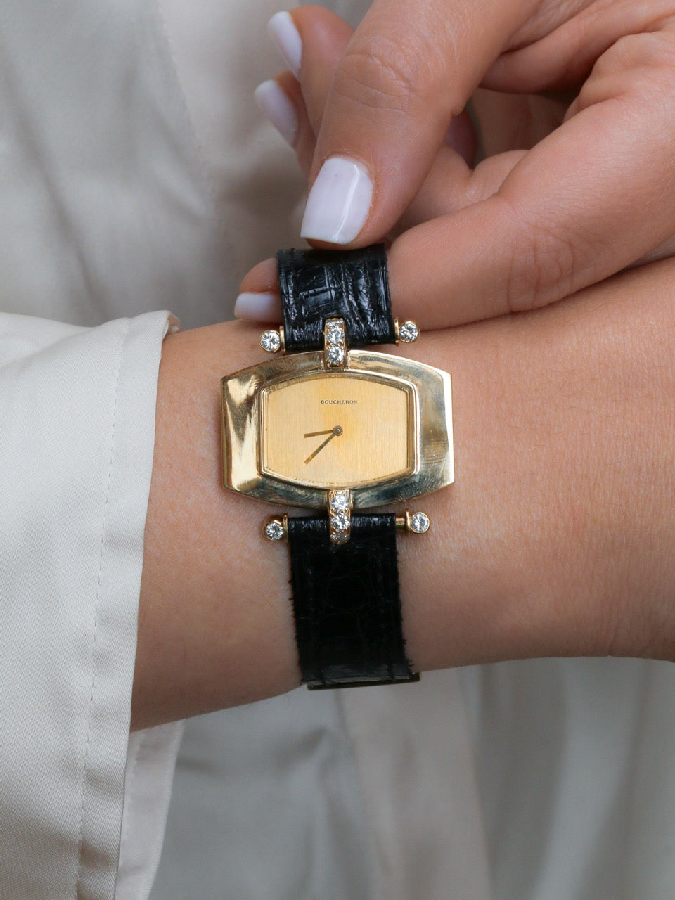 Montre BOUCHERON or jaune diamants cuir noir 1970