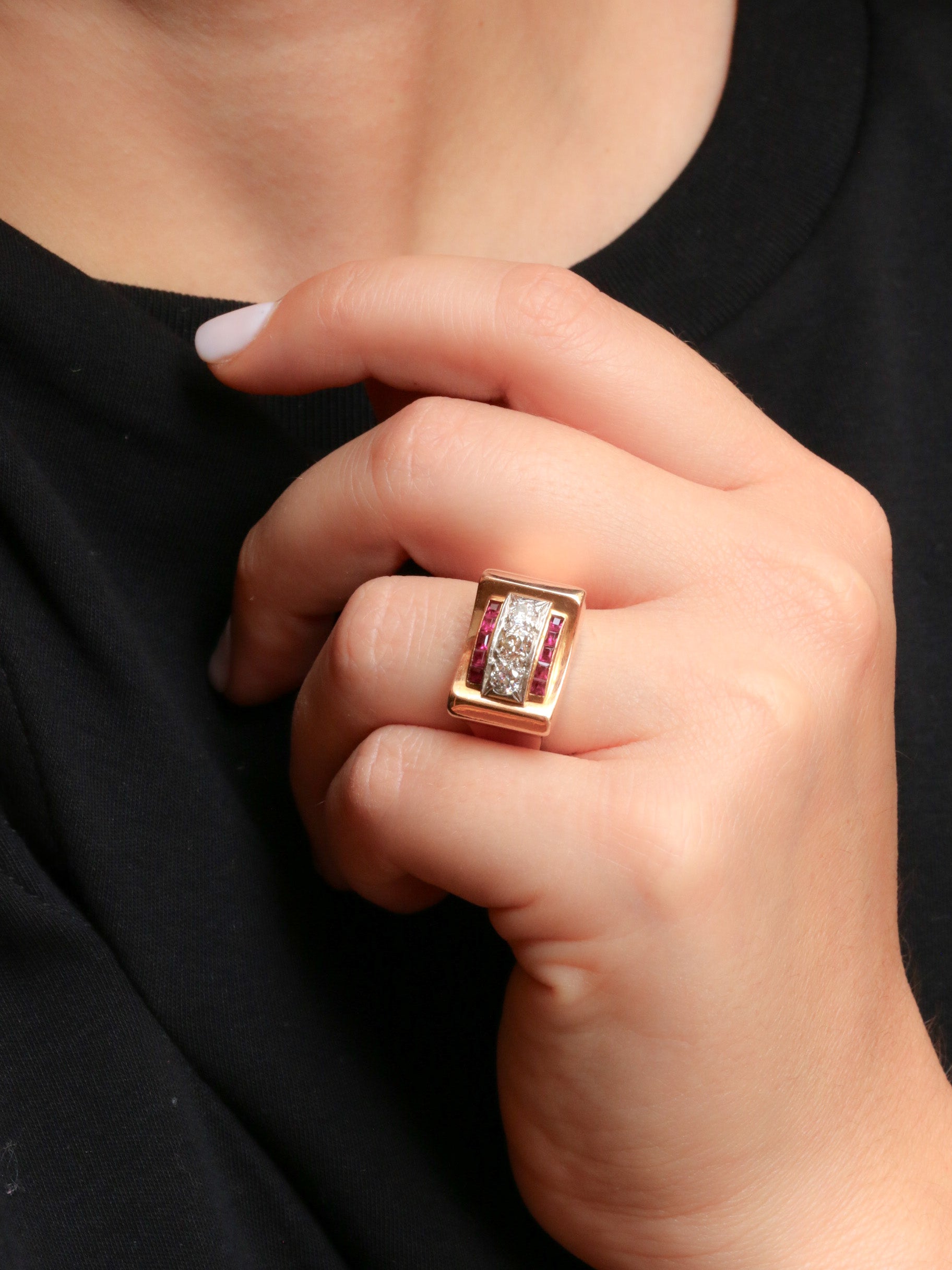 Bague tank vintage or diamants rubis