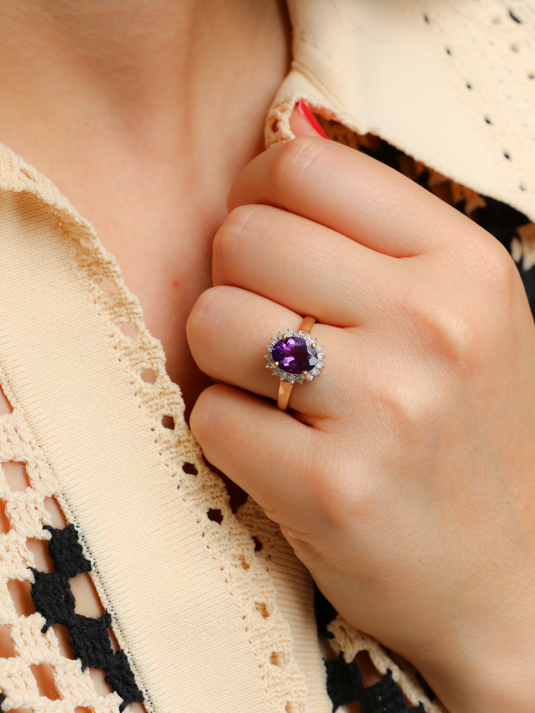 Bague marguerite vintage or jaune diamants améthyste ovale