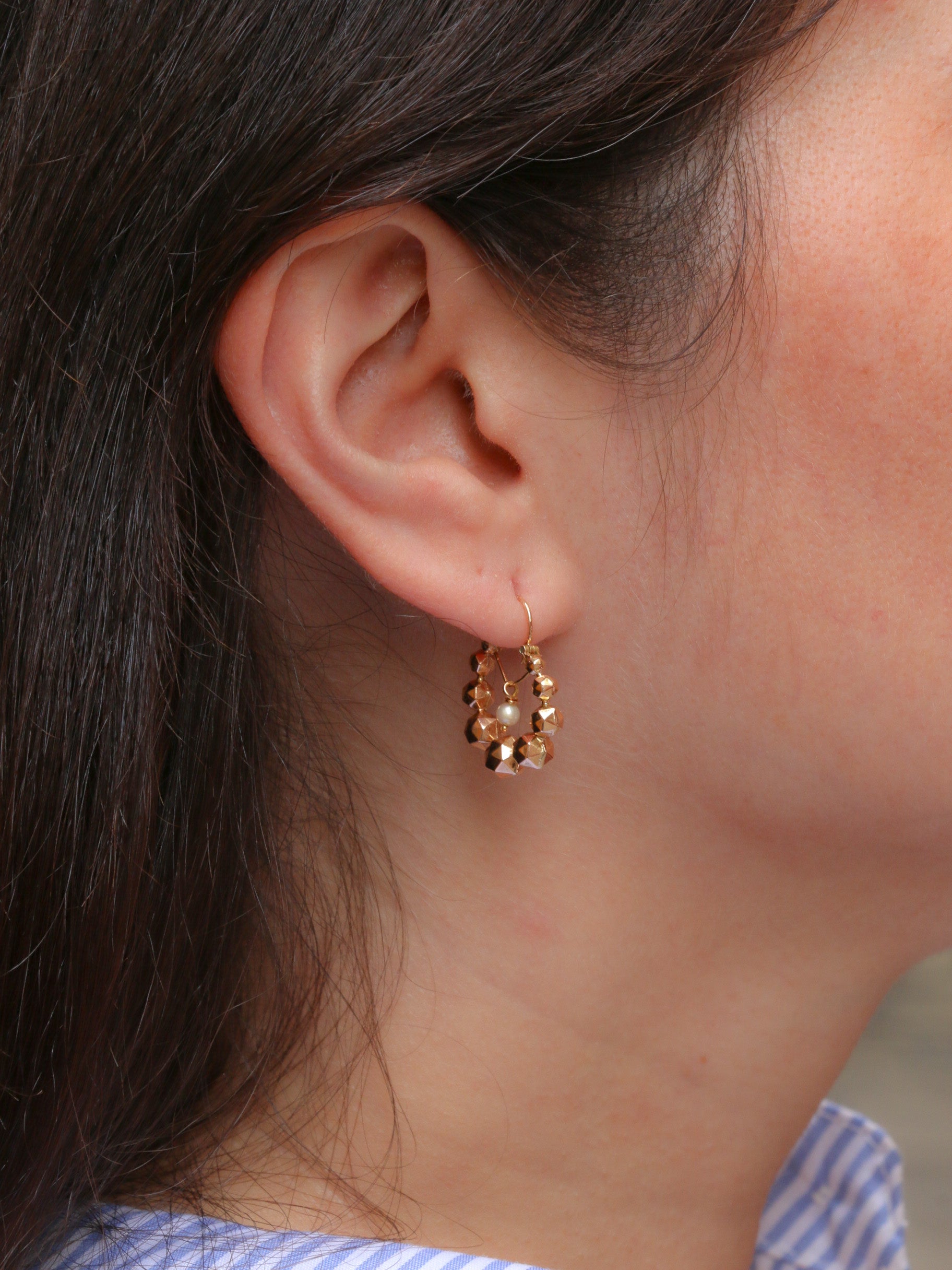 Vintage faceted ball hoop earrings in yellow gold and pearls