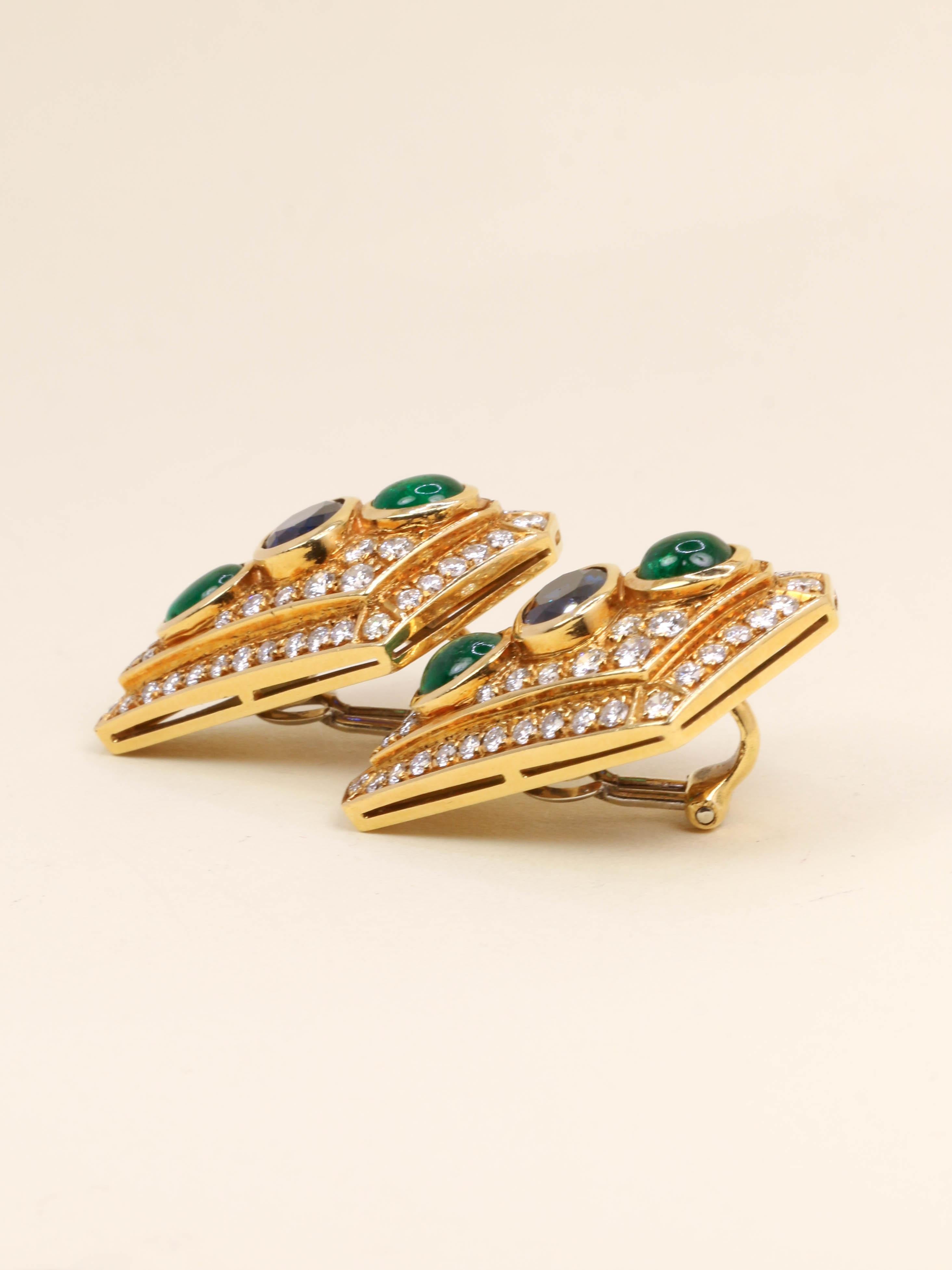 Parure REPOSSI collier de perles et clips saphirs émeraudes diamants