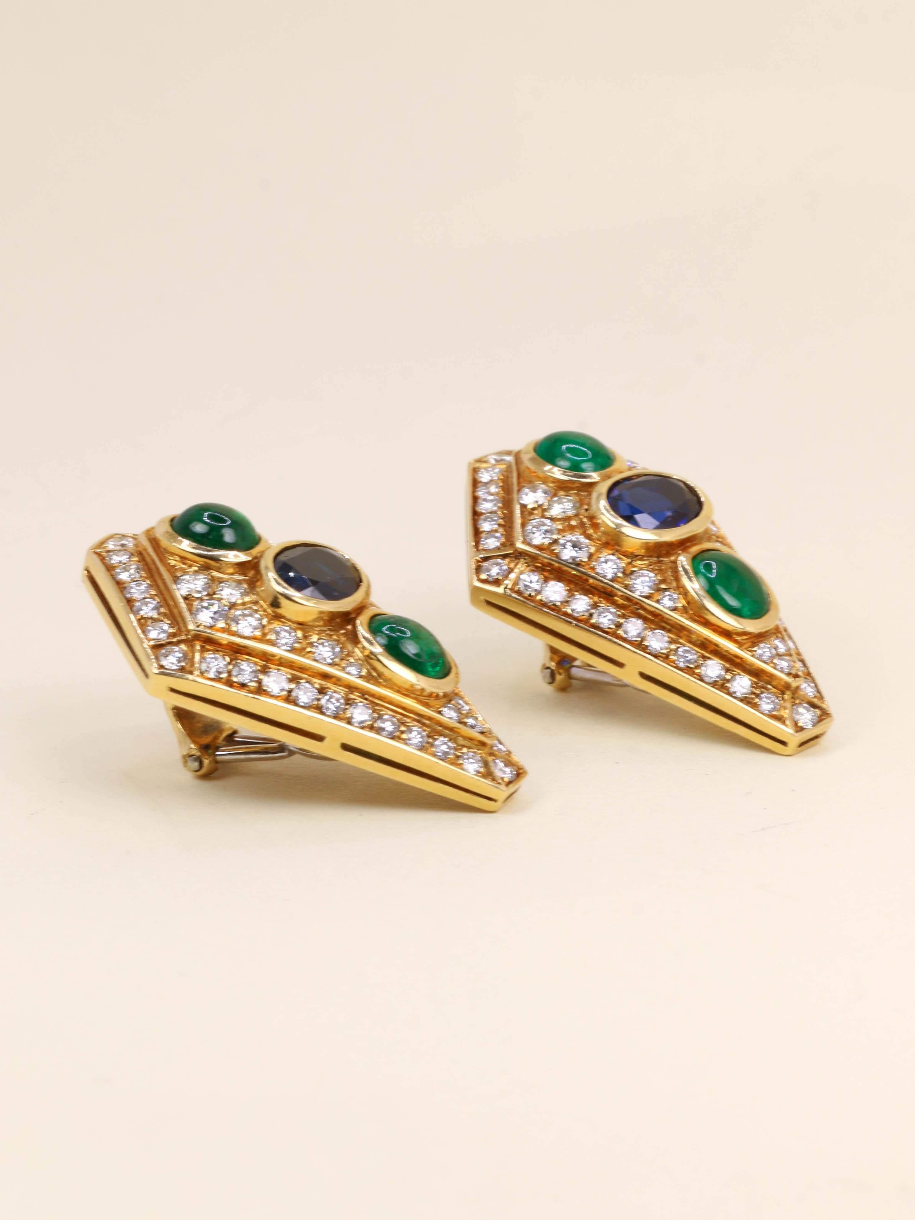 Parure REPOSSI collier de perles et clips saphirs émeraudes diamants