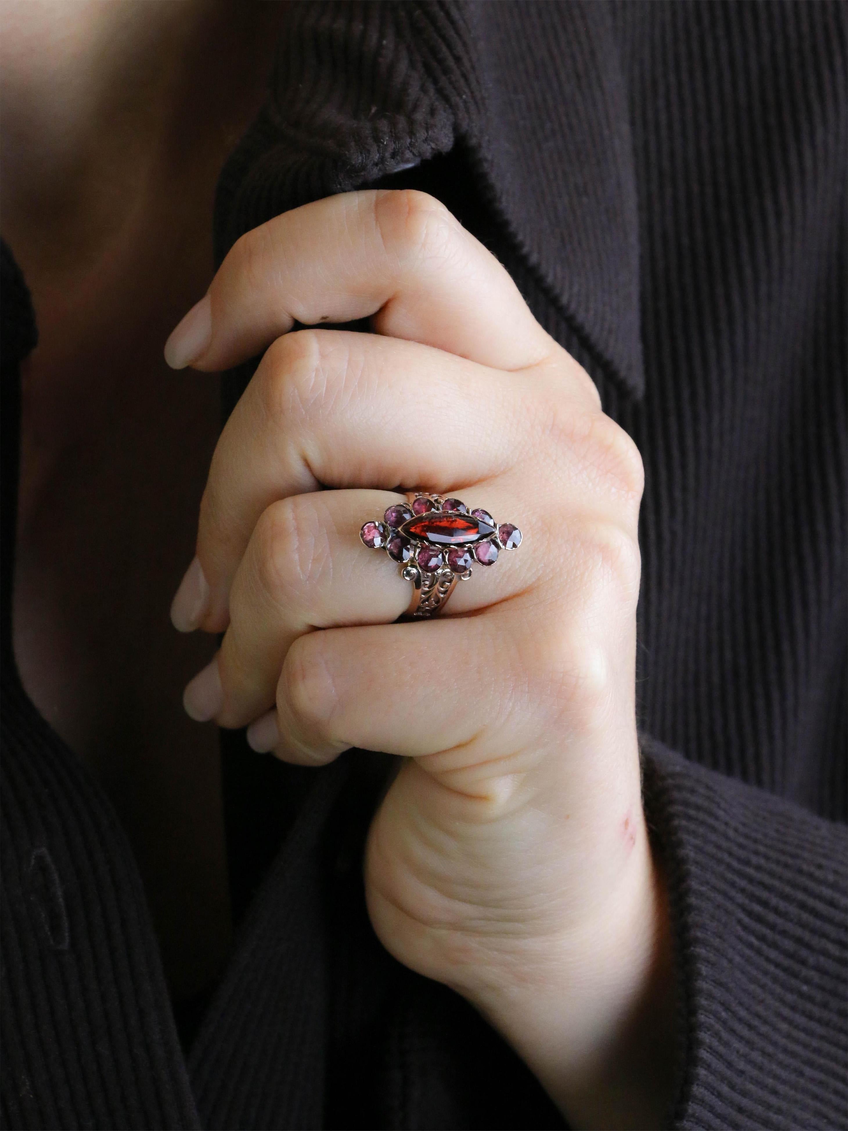 Bague ancienne marquise grenats or rose