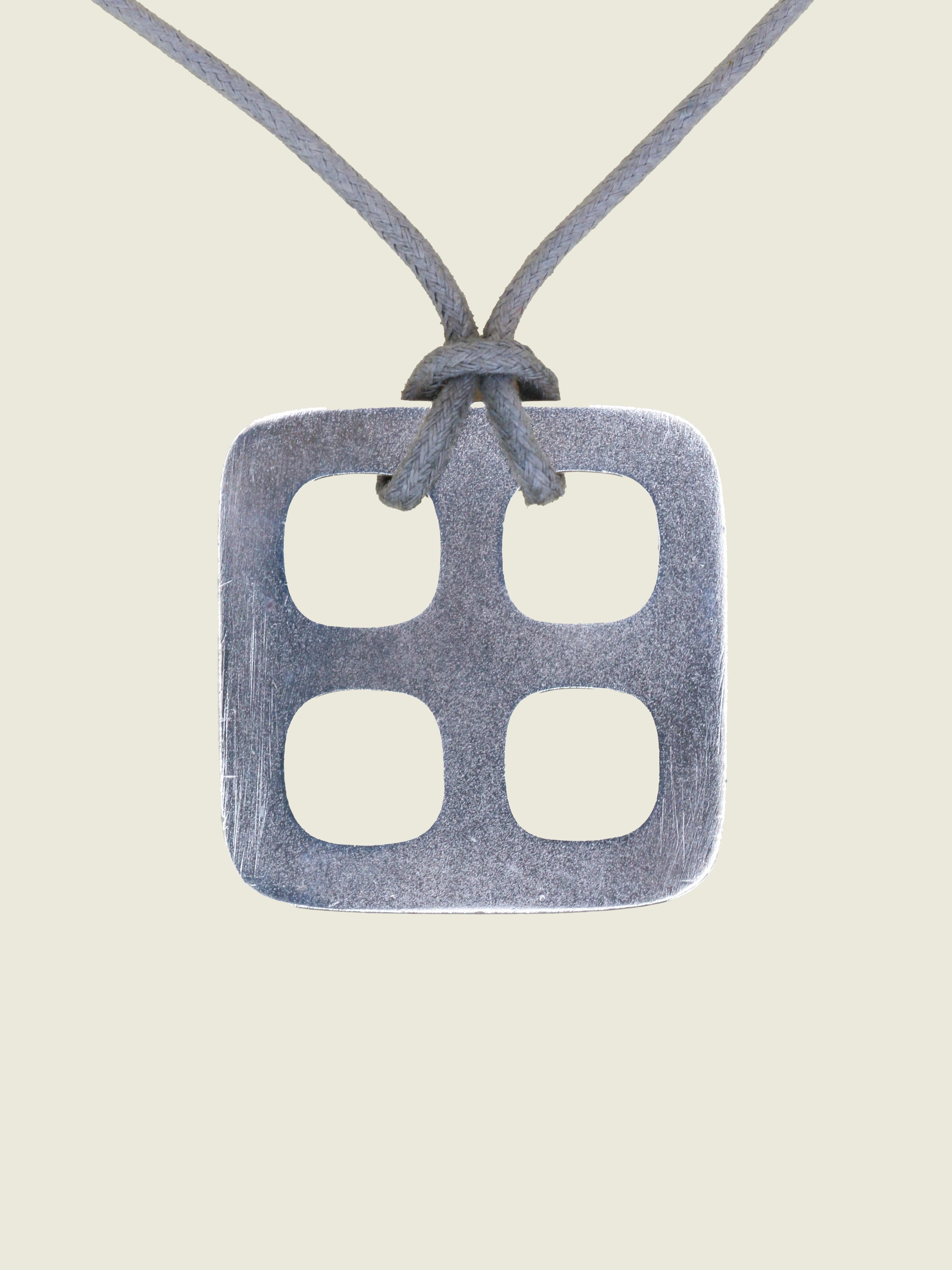 DINH VAN Colier Pendentif moderniste Cordon Gris