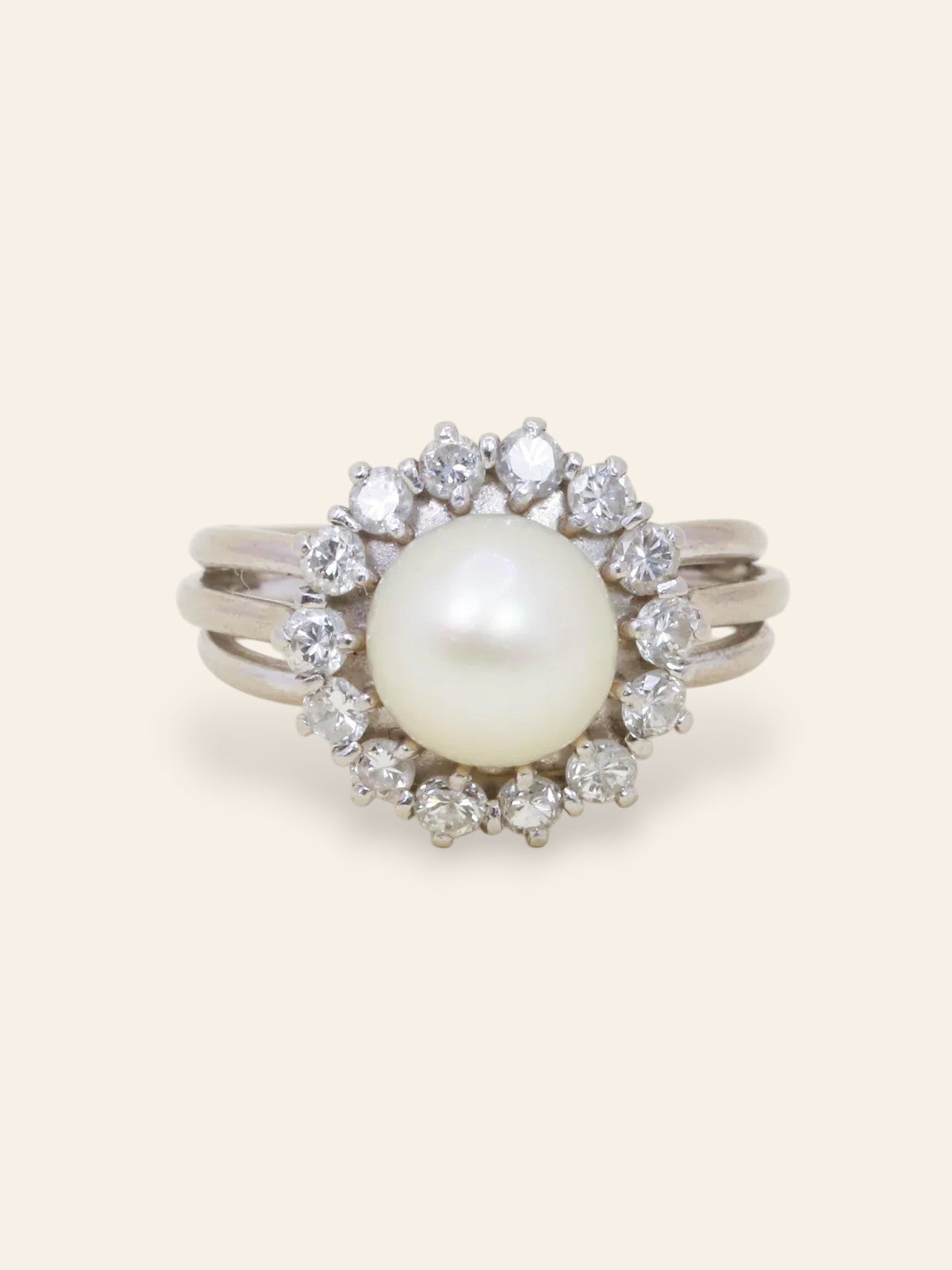 Bague marguerite or blanc perle diamants
