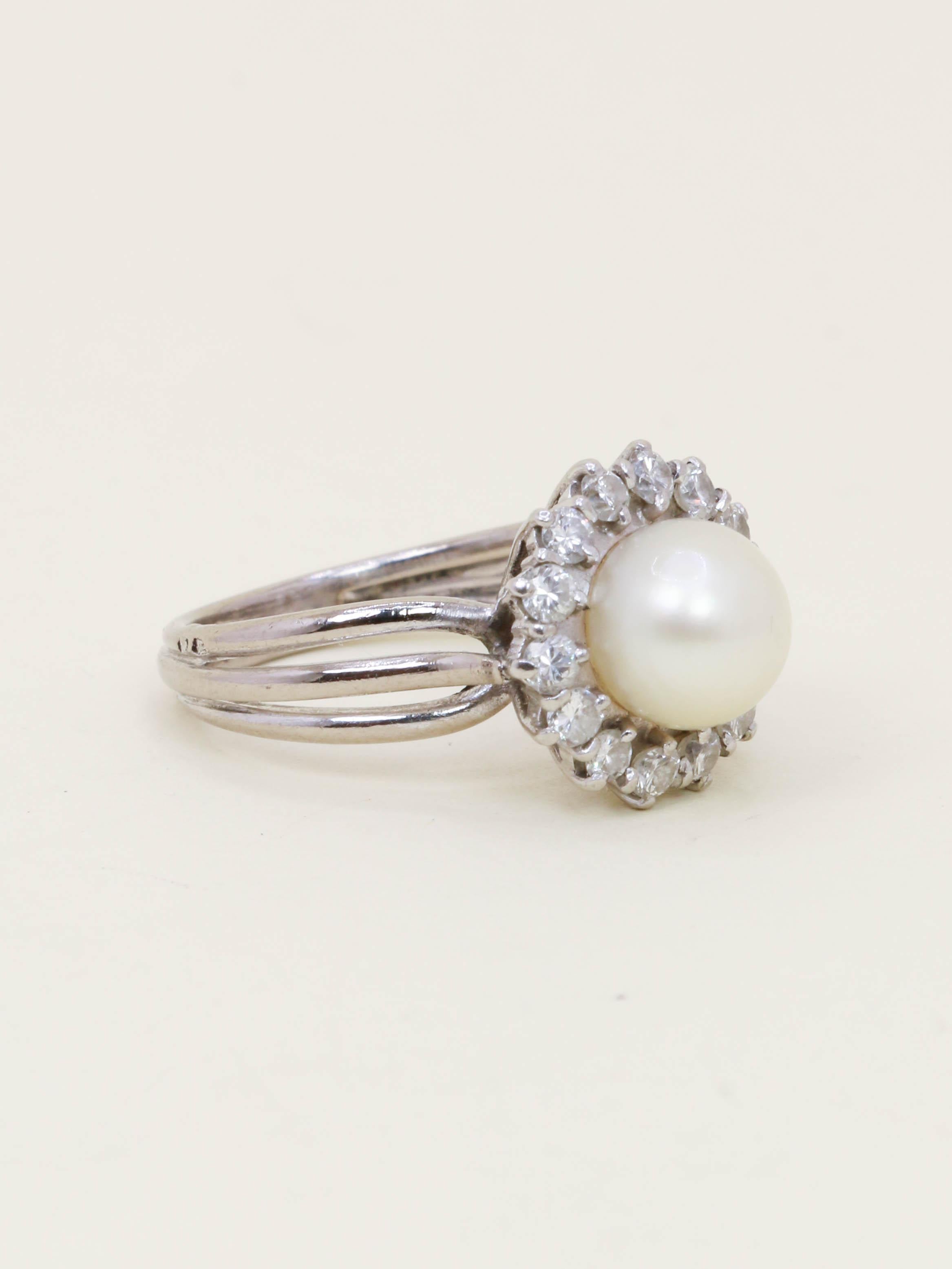 Bague marguerite or blanc perle diamants