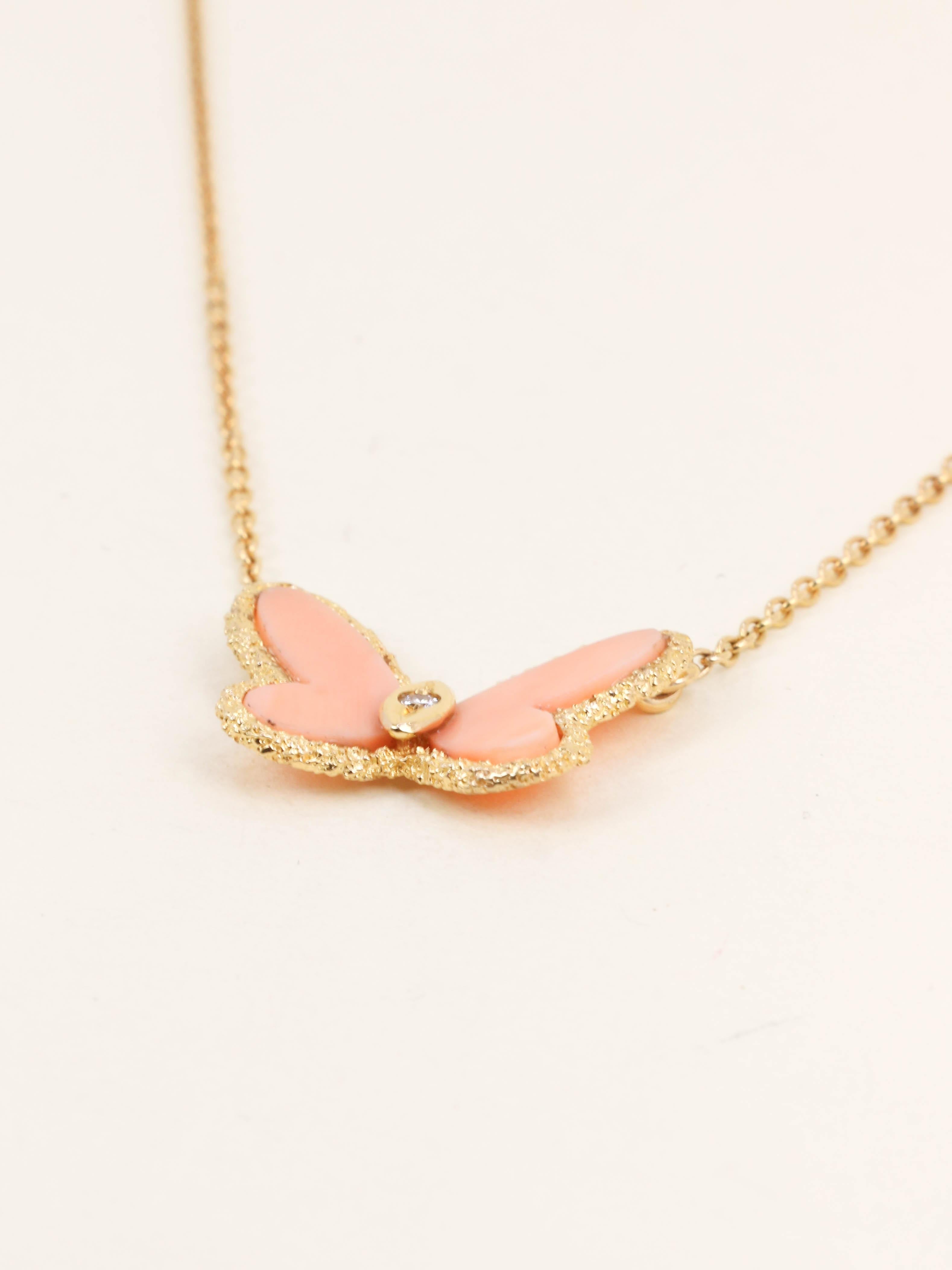 VAN CLEEF & ARPELS Collier Alhambra Papillon Corail - 1976