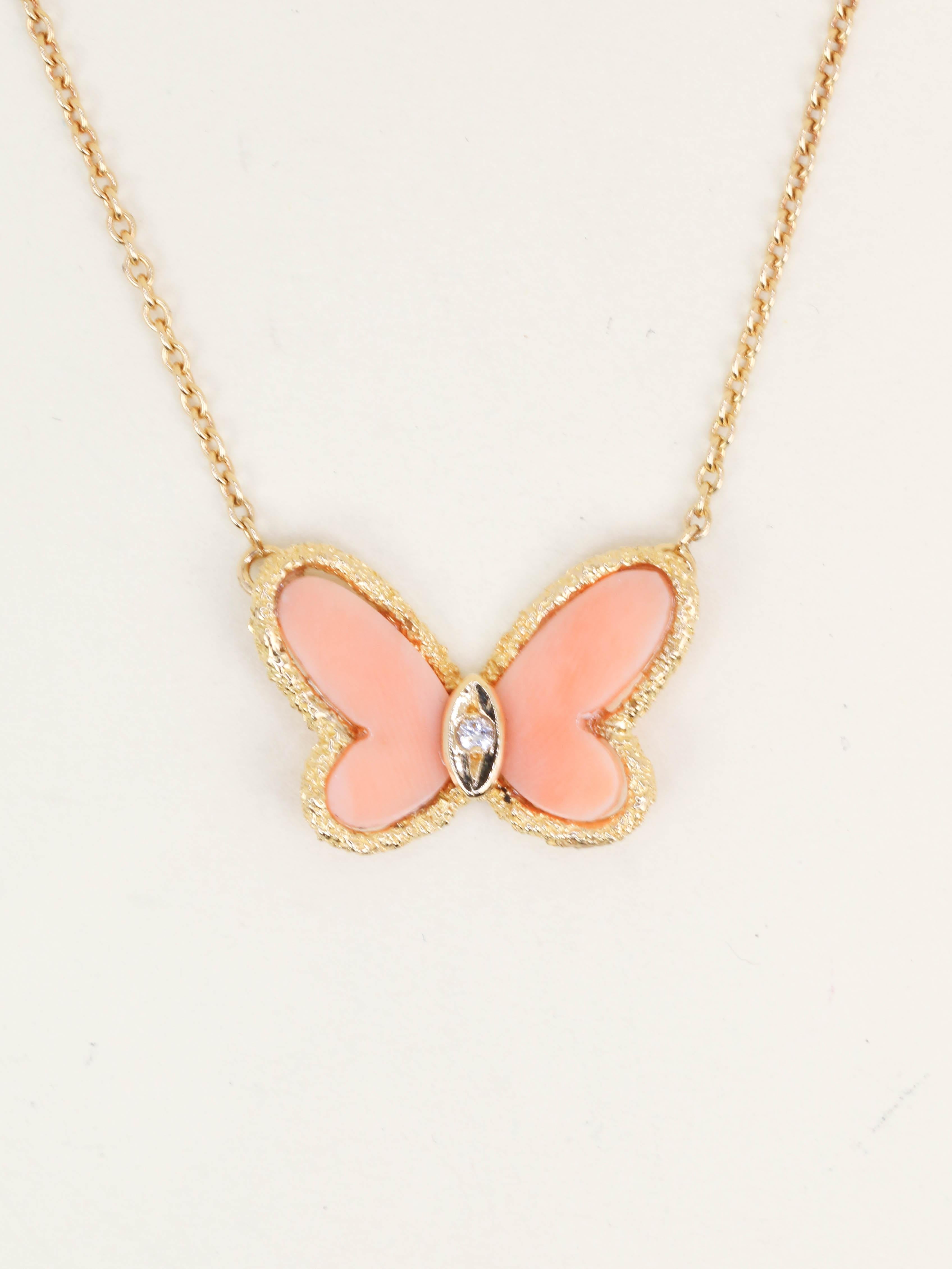 VAN CLEEF & ARPELS Collier Alhambra Papillon Corail - 1976