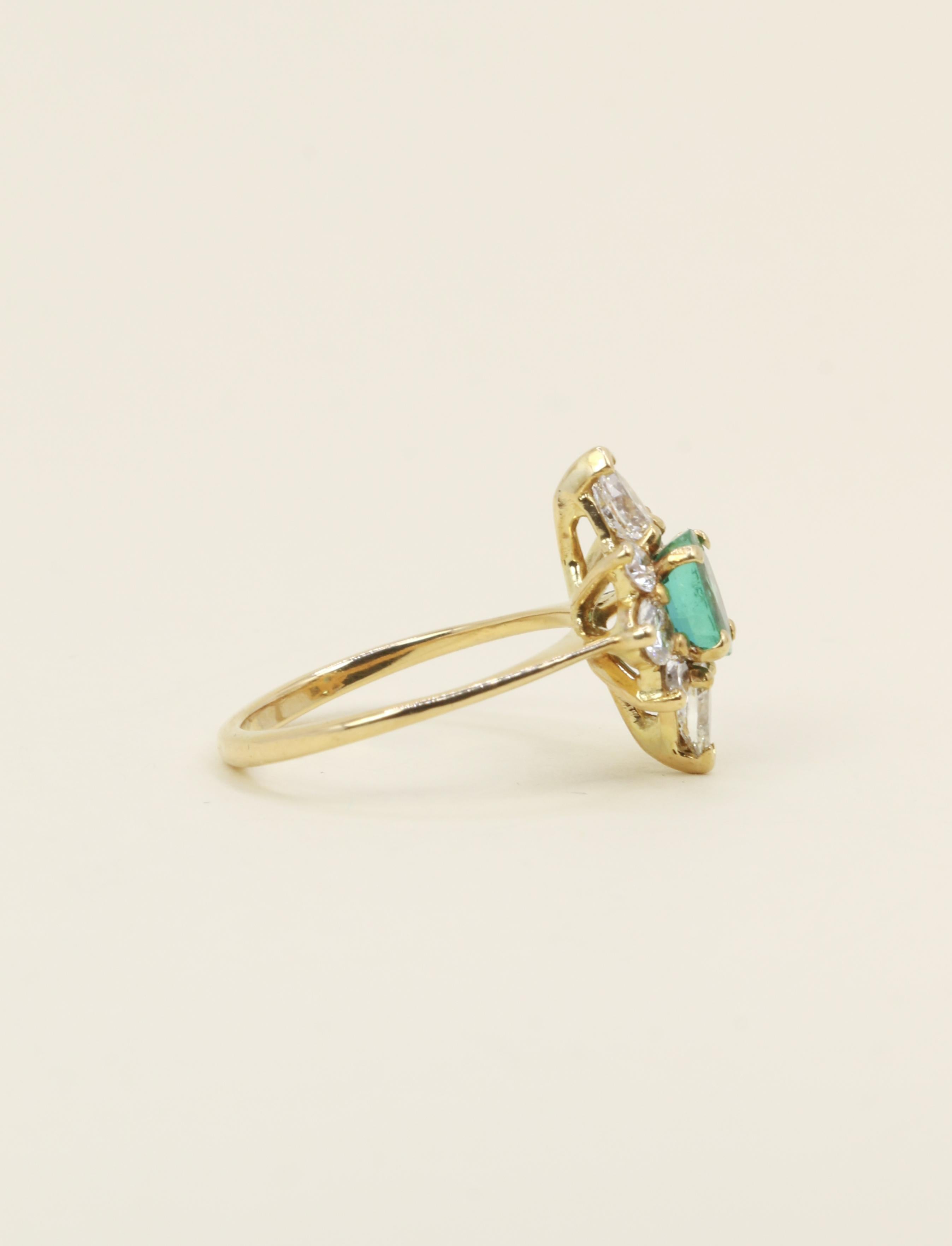 Bague marquise or jaune émeraude ovale diamants