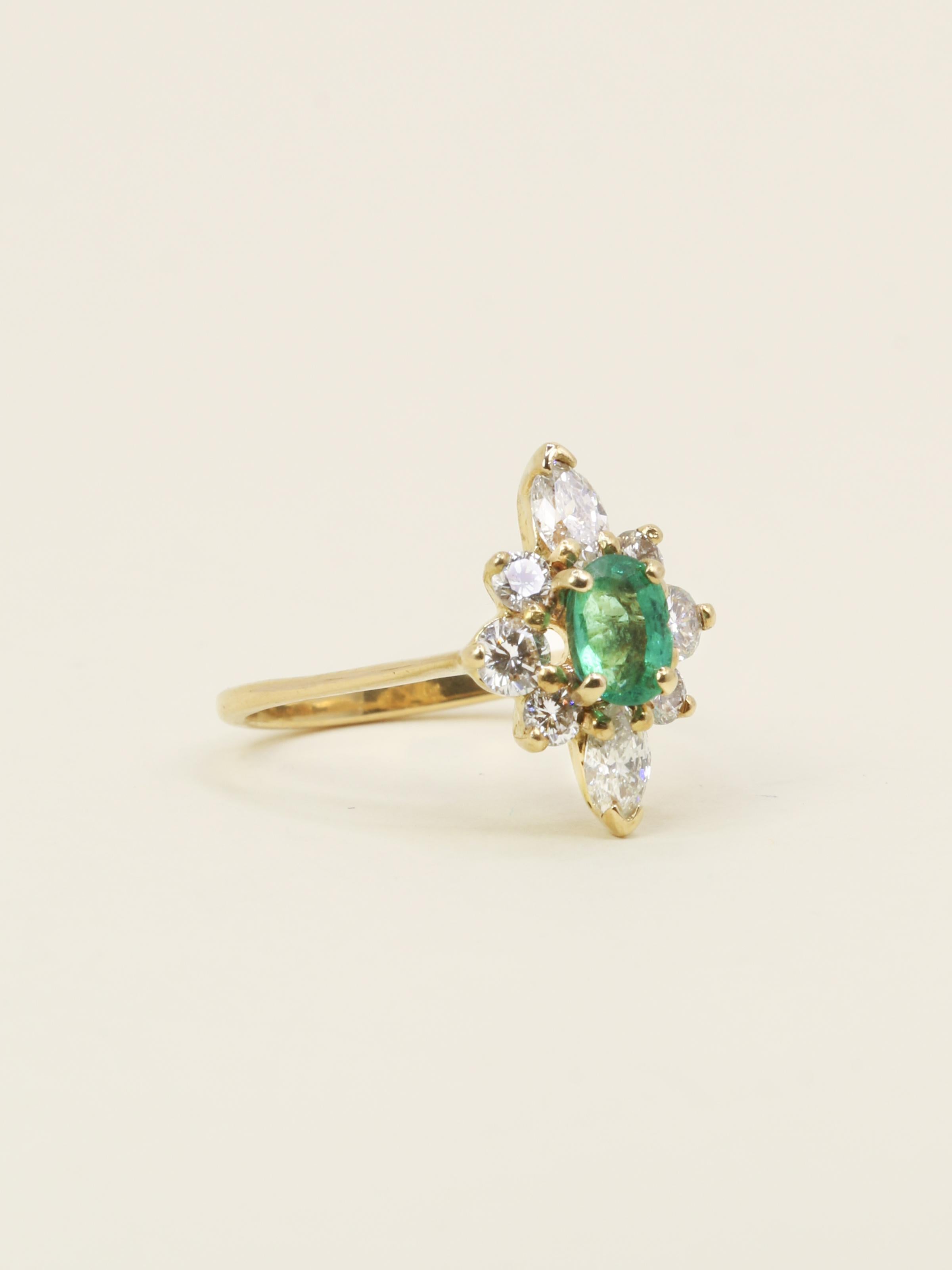 Bague marquise or jaune émeraude ovale diamants